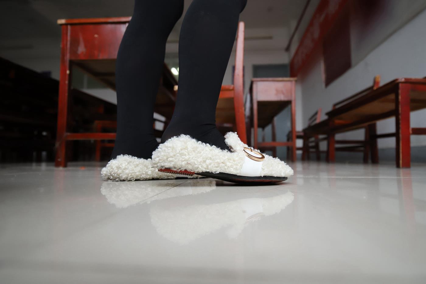 图片[37]-大西瓜爱牙膏-2019 11X活动 模特3（三） 教室黑丝厚长袜 (2) [71P] – 速更版-美库