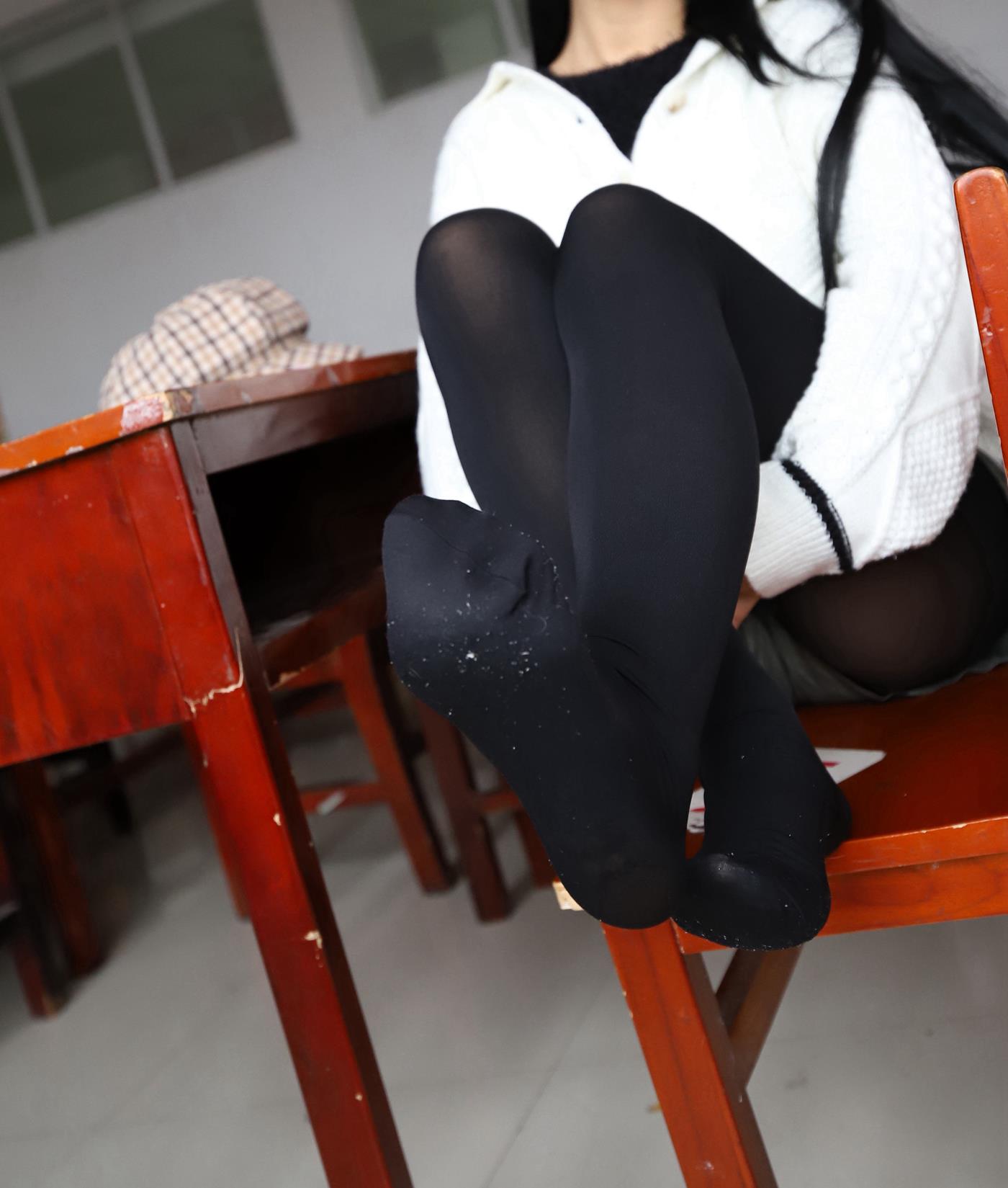 图片[45]-大西瓜爱牙膏-2019 11X活动 模特3（三） 教室黑丝厚长袜 (2) [71P] – 速更版-美库