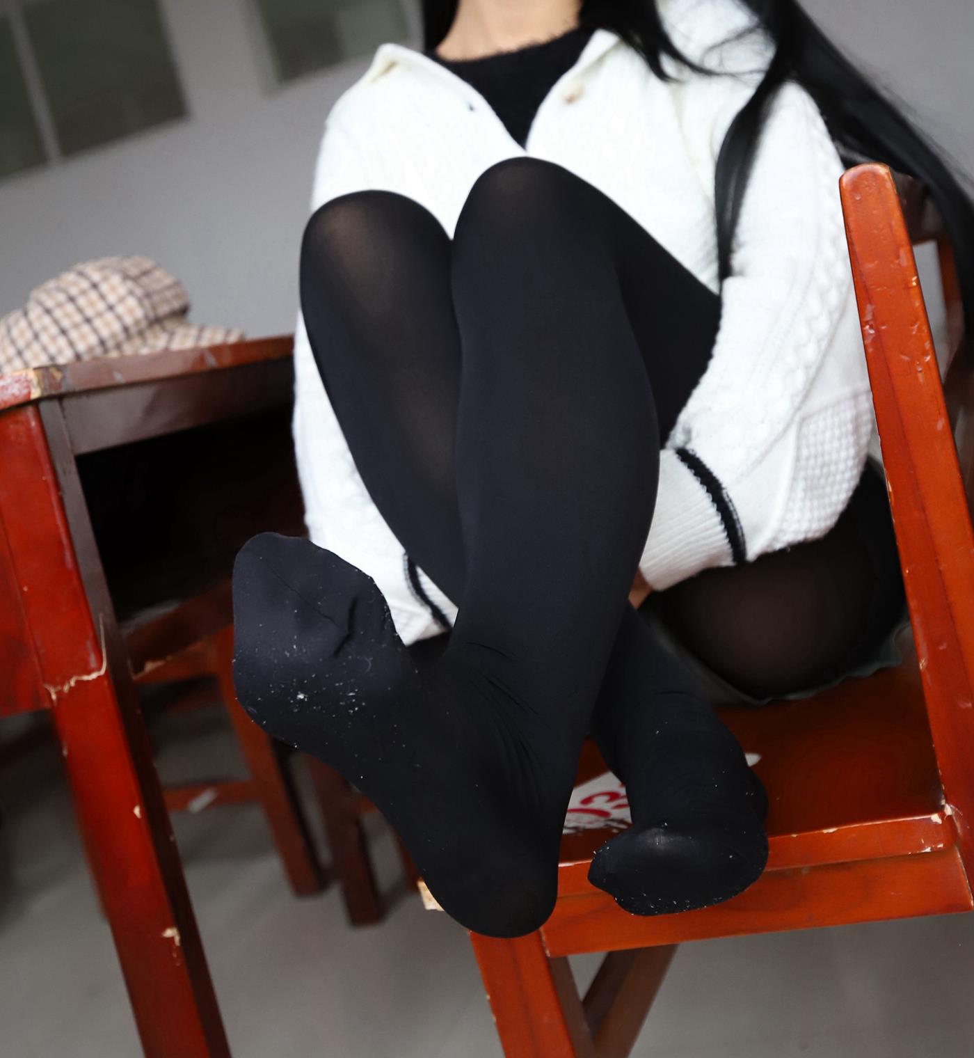 图片[46]-大西瓜爱牙膏-2019 11X活动 模特3（三） 教室黑丝厚长袜 (2) [71P] – 速更版-美库