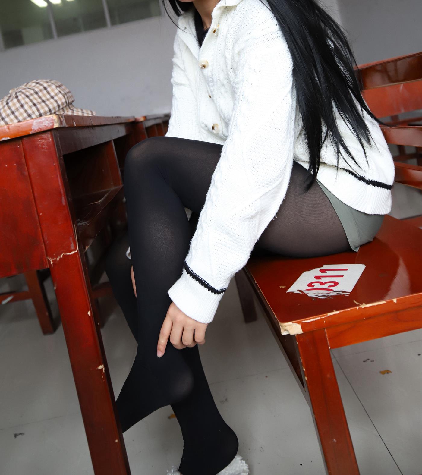 图片[85]-大西瓜爱牙膏-2019 11X活动 模特3（三） 教室黑丝厚长袜 (1) [84P] – 速更版-美库