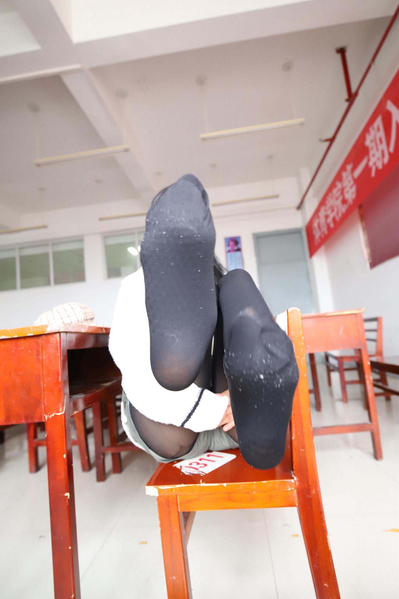 图片[51]-大西瓜爱牙膏-2019 11X活动 模特3（三） 教室黑丝厚长袜 (2) [71P] – 速更版-美库