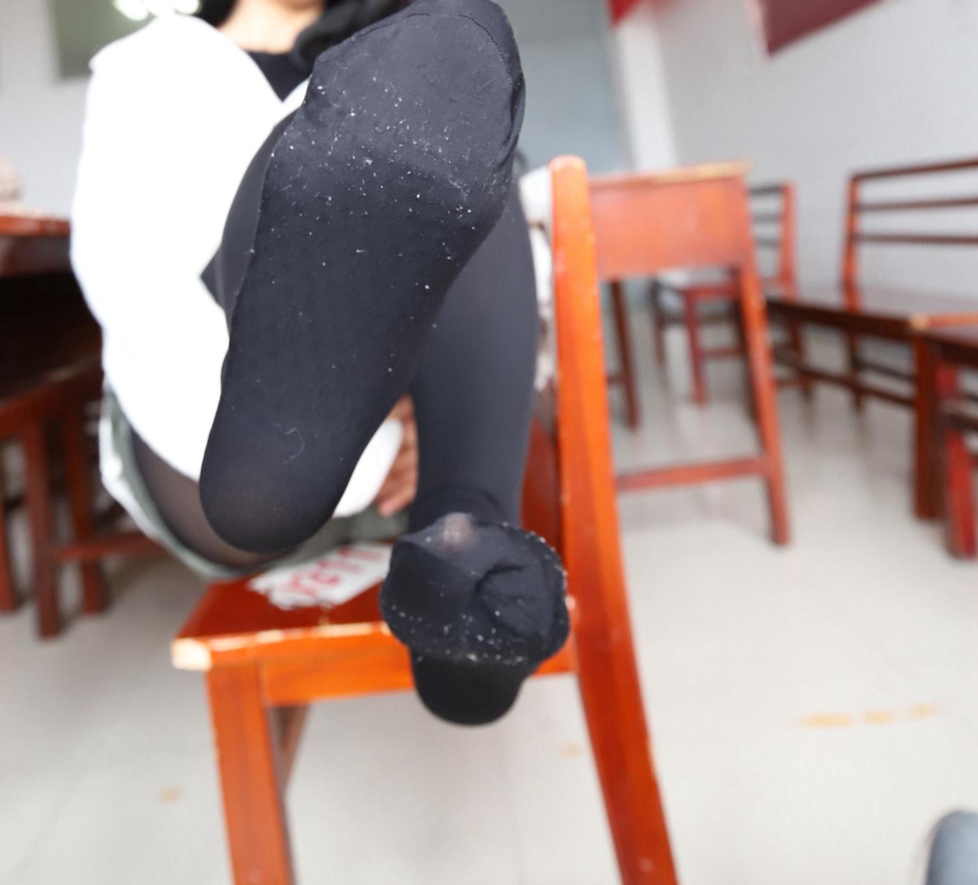 图片[52]-大西瓜爱牙膏-2019 11X活动 模特3（三） 教室黑丝厚长袜 (2) [71P] – 速更版-美库