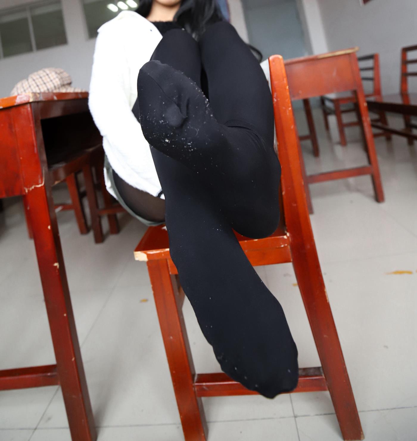 图片[53]-大西瓜爱牙膏-2019 11X活动 模特3（三） 教室黑丝厚长袜 (2) [71P] – 速更版-美库