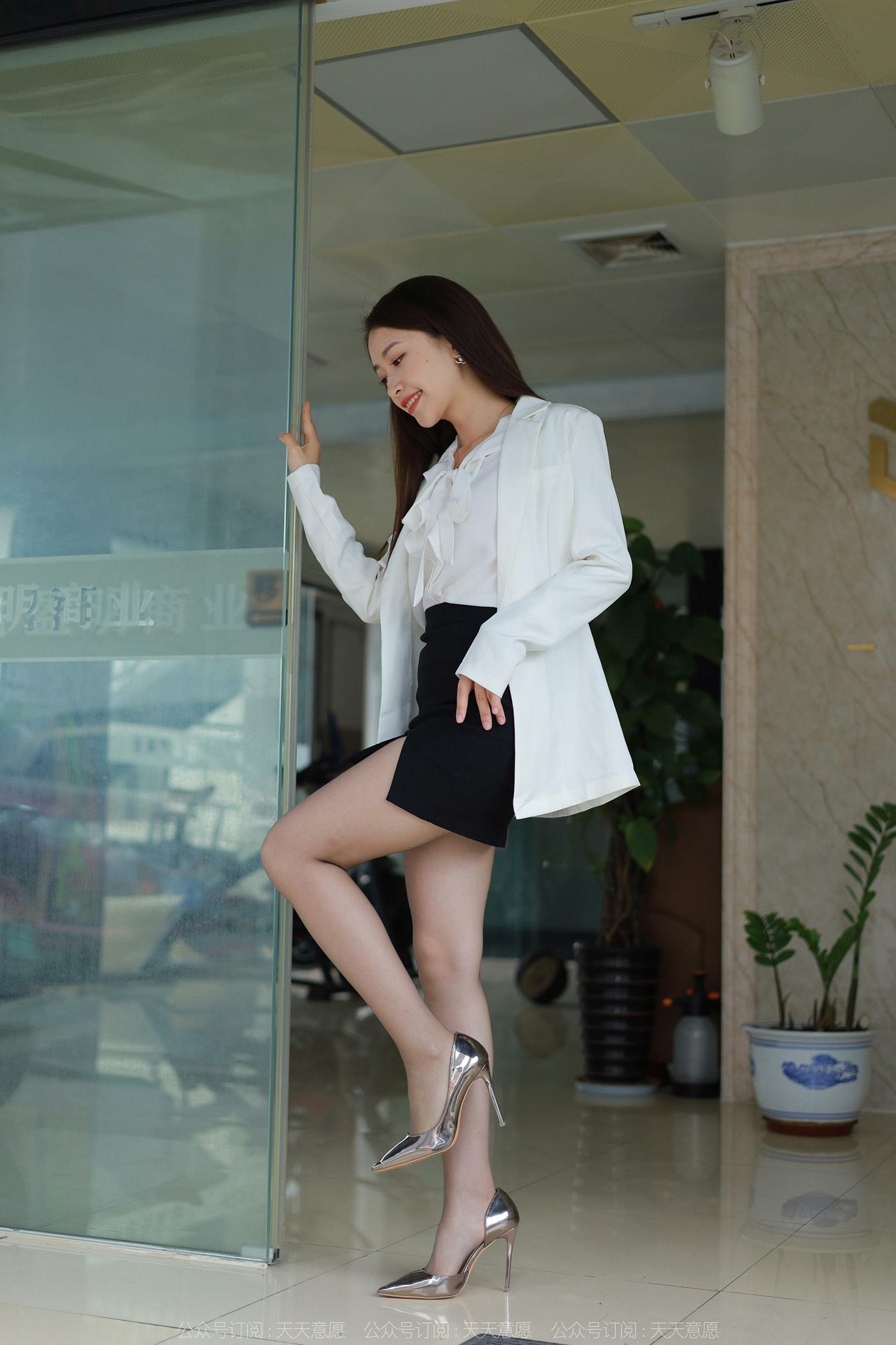 图片[24]-[IESS异思趣向] 2022.06.11 丝享家1114：小婕《冷艳嘿丝》[82P] – 速更版-美库