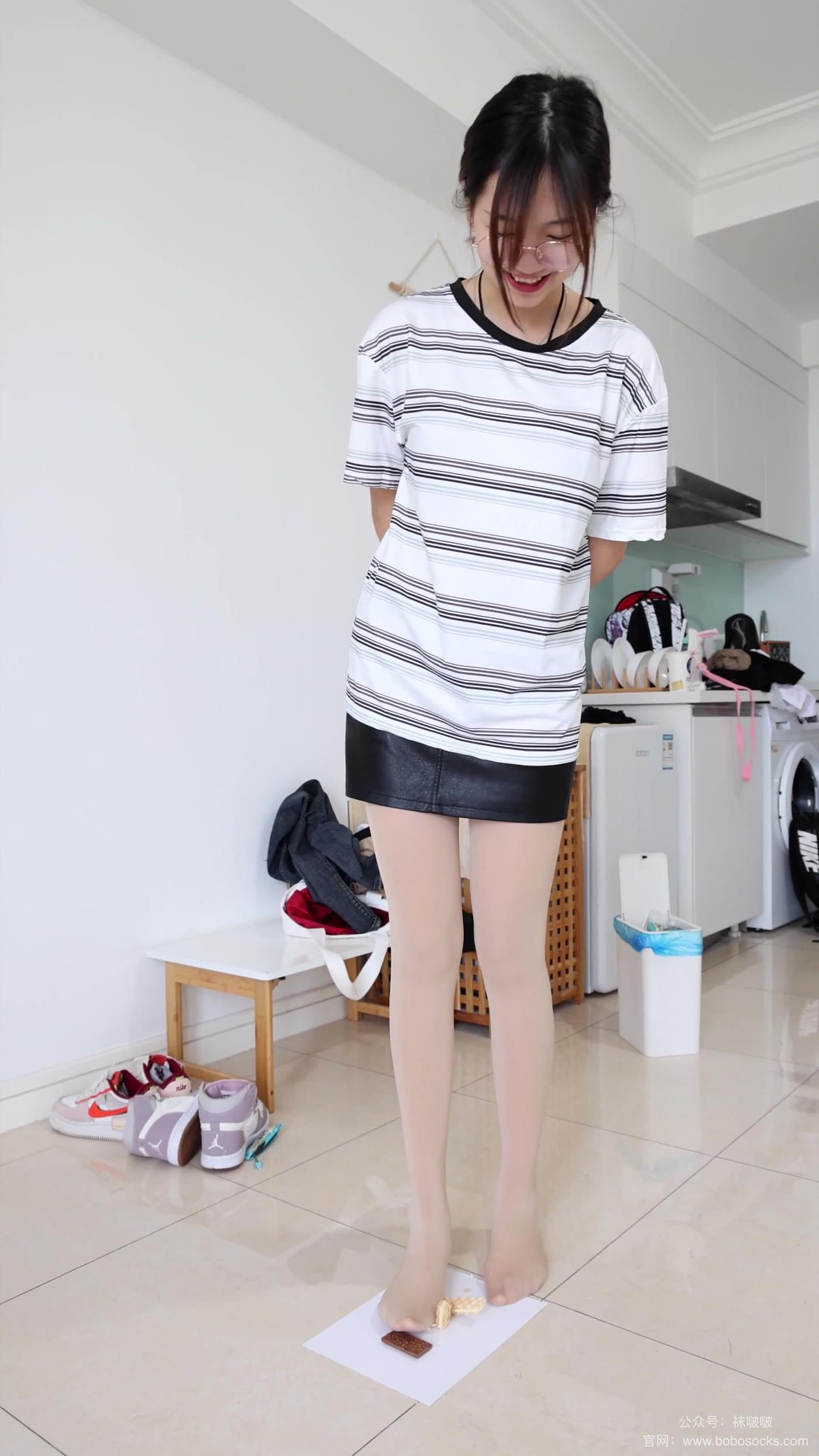 图片[10]-[BoBoSocks袜啵啵]积分限定作品 NO.001 小甜豆-平底鞋、厚黑丝、厚肉丝、踩东西剧情[44P] – 速更版-美库