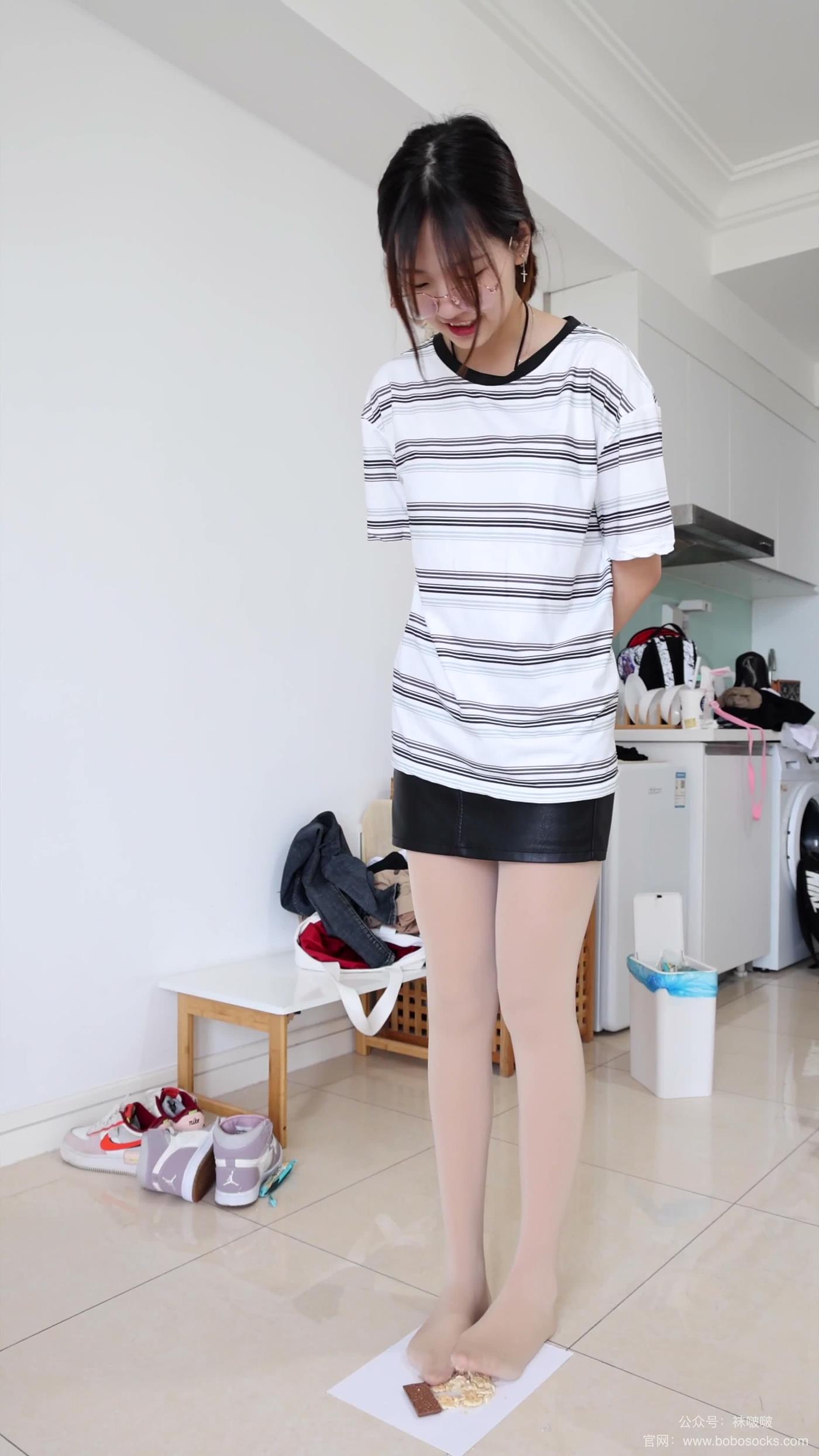 图片[13]-[BoBoSocks袜啵啵]积分限定作品 NO.001 小甜豆-平底鞋、厚黑丝、厚肉丝、踩东西剧情[44P] – 速更版-美库