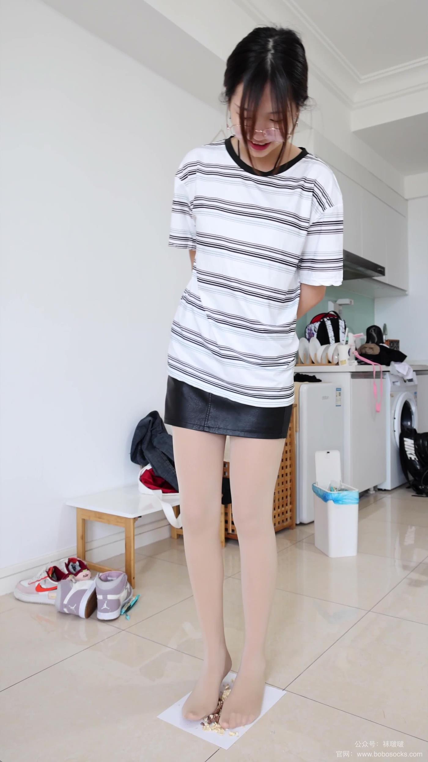 图片[15]-[BoBoSocks袜啵啵]积分限定作品 NO.001 小甜豆-平底鞋、厚黑丝、厚肉丝、踩东西剧情[44P] – 速更版-美库