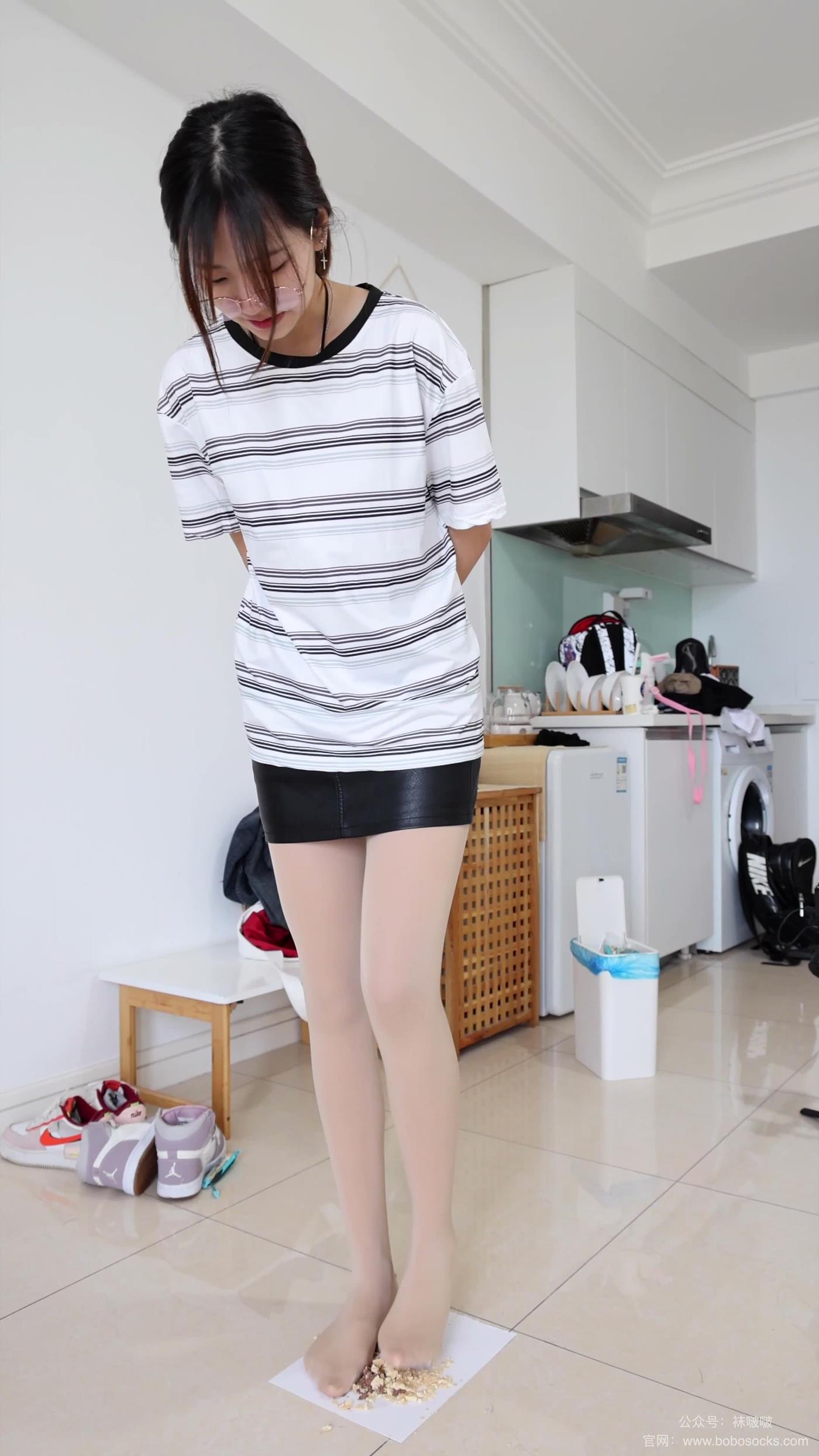 图片[16]-[BoBoSocks袜啵啵]积分限定作品 NO.001 小甜豆-平底鞋、厚黑丝、厚肉丝、踩东西剧情[44P] – 速更版-美库