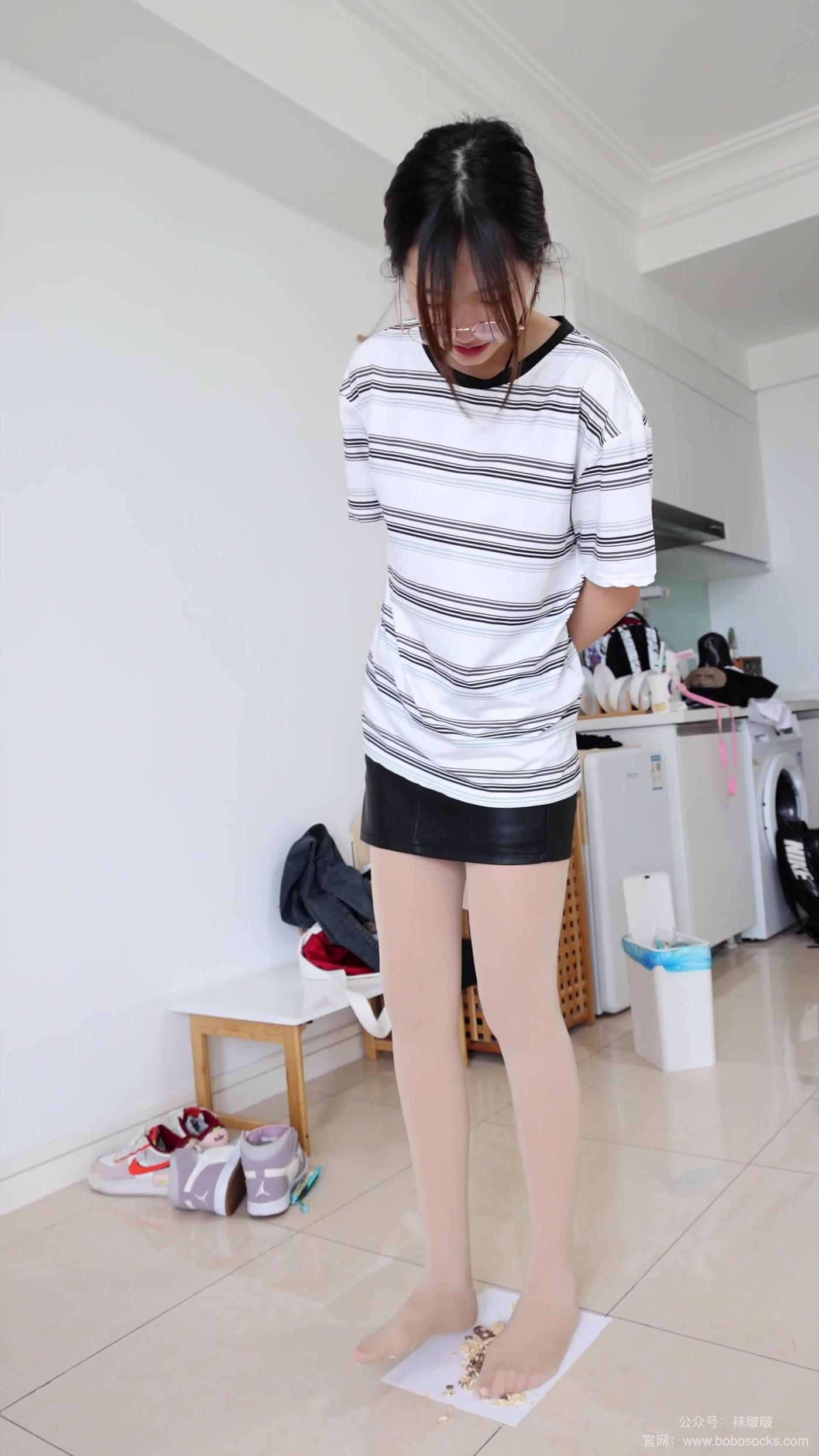 图片[17]-[BoBoSocks袜啵啵]积分限定作品 NO.001 小甜豆-平底鞋、厚黑丝、厚肉丝、踩东西剧情[44P] – 速更版-美库