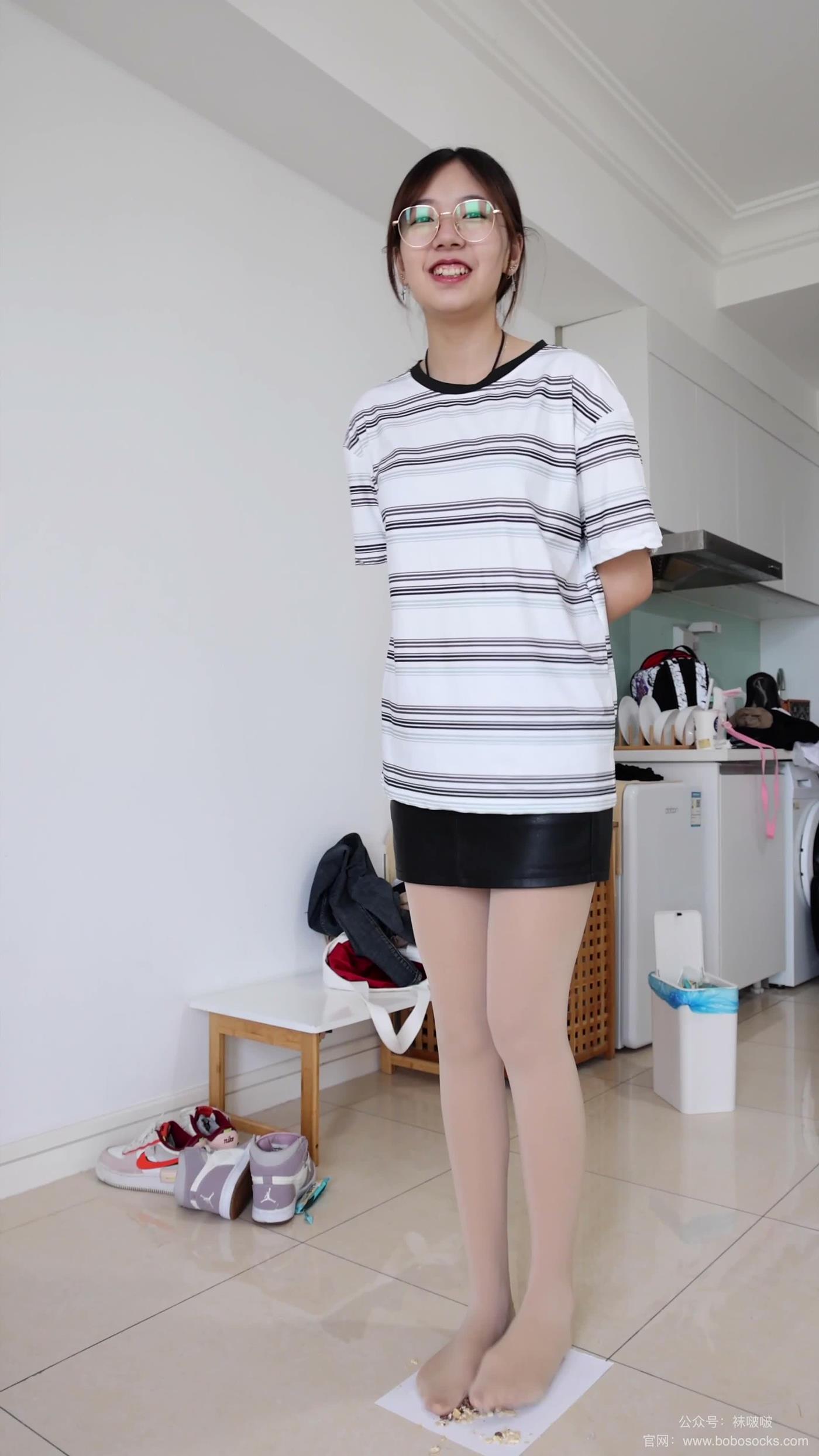 图片[19]-[BoBoSocks袜啵啵]积分限定作品 NO.001 小甜豆-平底鞋、厚黑丝、厚肉丝、踩东西剧情[44P] – 速更版-美库