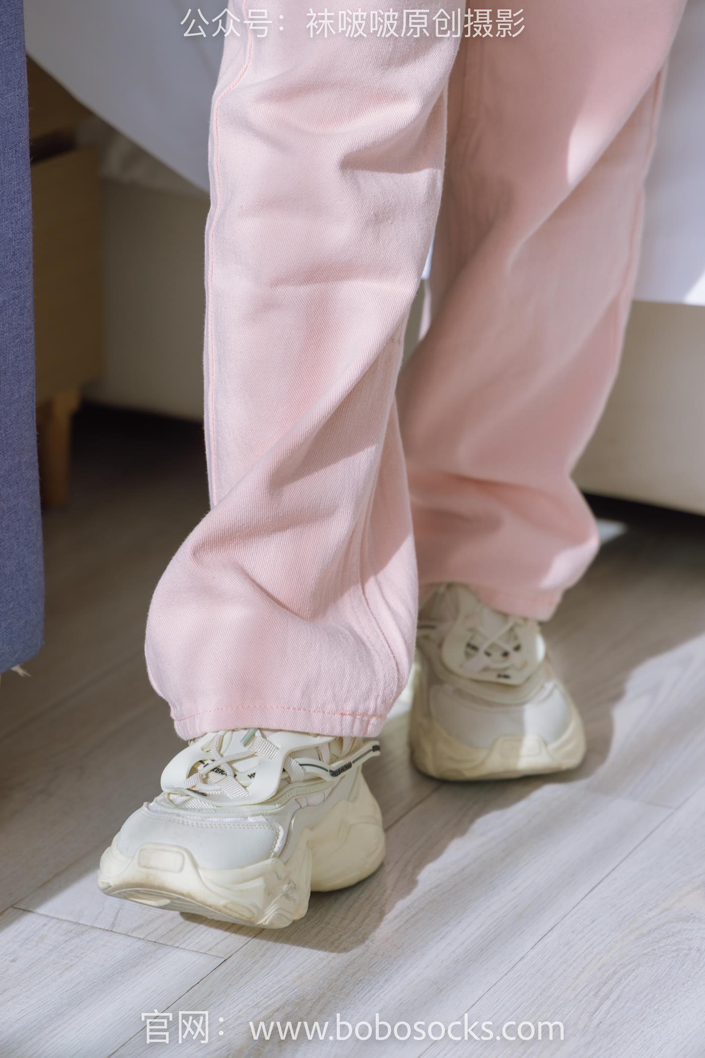 图片[25]-[BoBoSocks袜啵啵]NO.141 周周-运动鞋、白棉袜、裸足 (1) [84P] – 速更版-美库