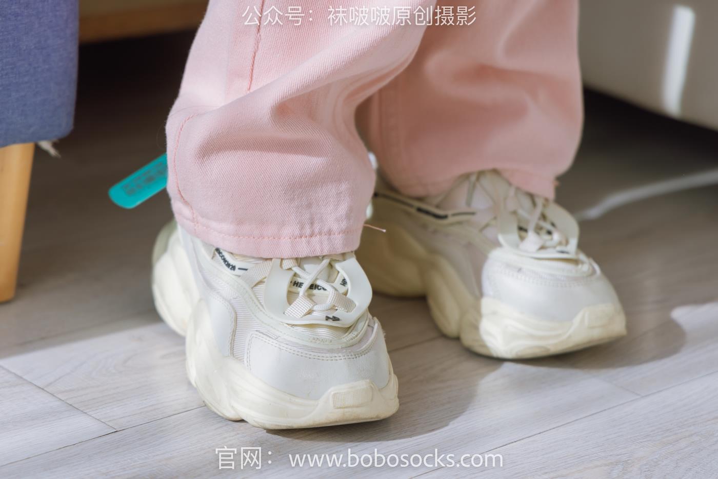 图片[27]-[BoBoSocks袜啵啵]NO.141 周周-运动鞋、白棉袜、裸足 (1) [84P] – 速更版-美库