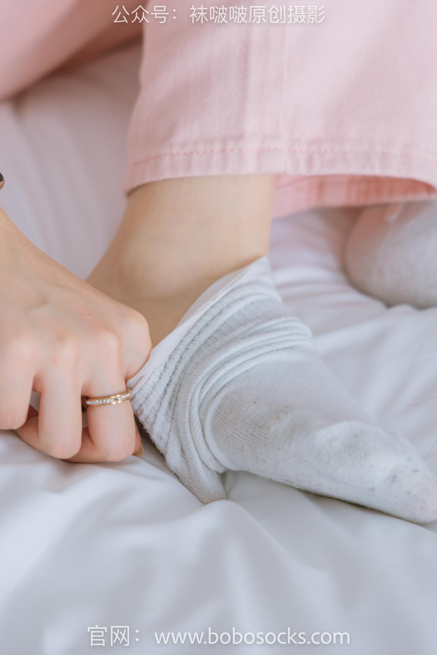 图片[17]-[BoBoSocks袜啵啵]NO.141 周周-运动鞋、白棉袜、裸足 (2) [56P] – 速更版-美库