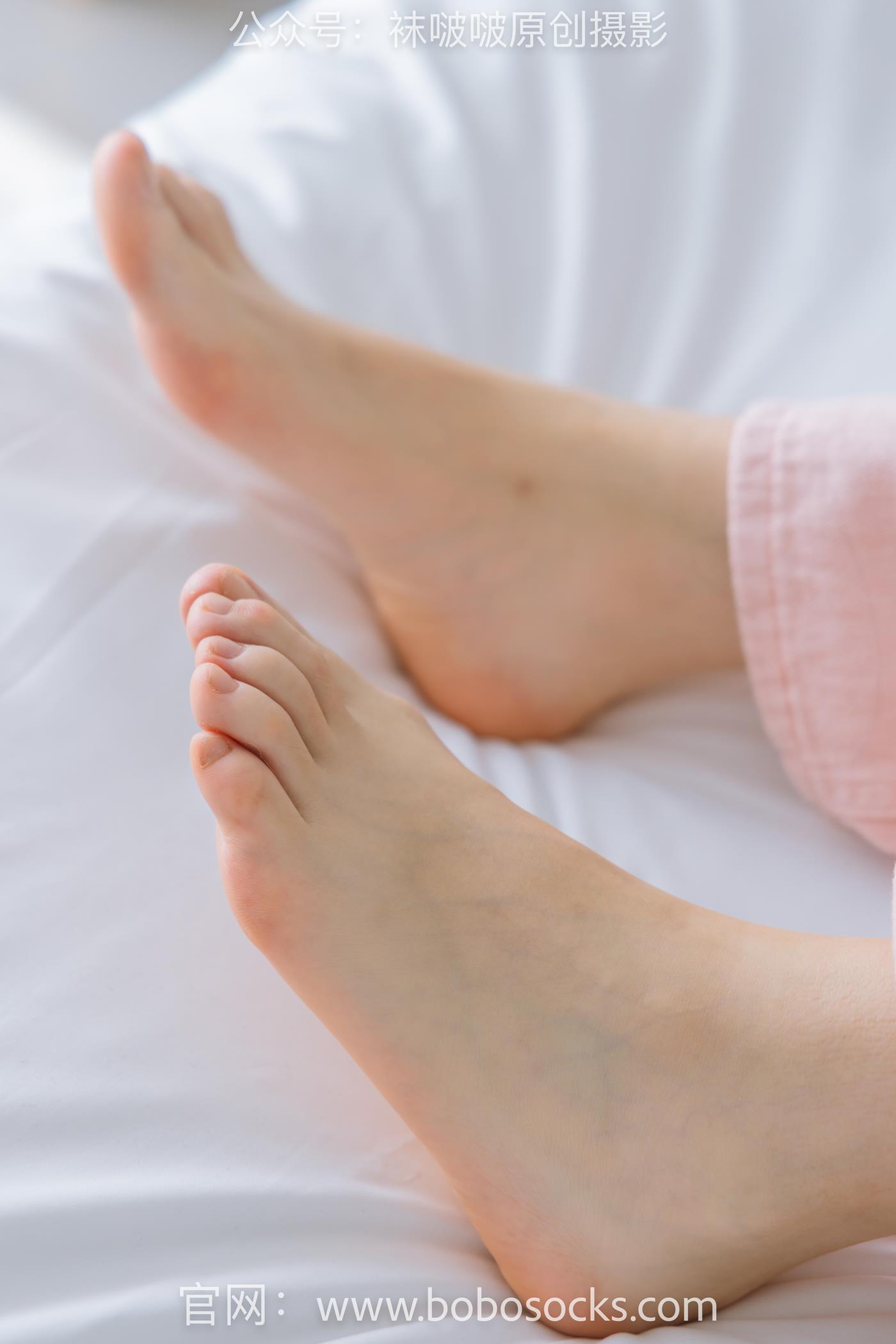 图片[23]-[BoBoSocks袜啵啵]NO.141 周周-运动鞋、白棉袜、裸足 (2) [56P] – 速更版-美库