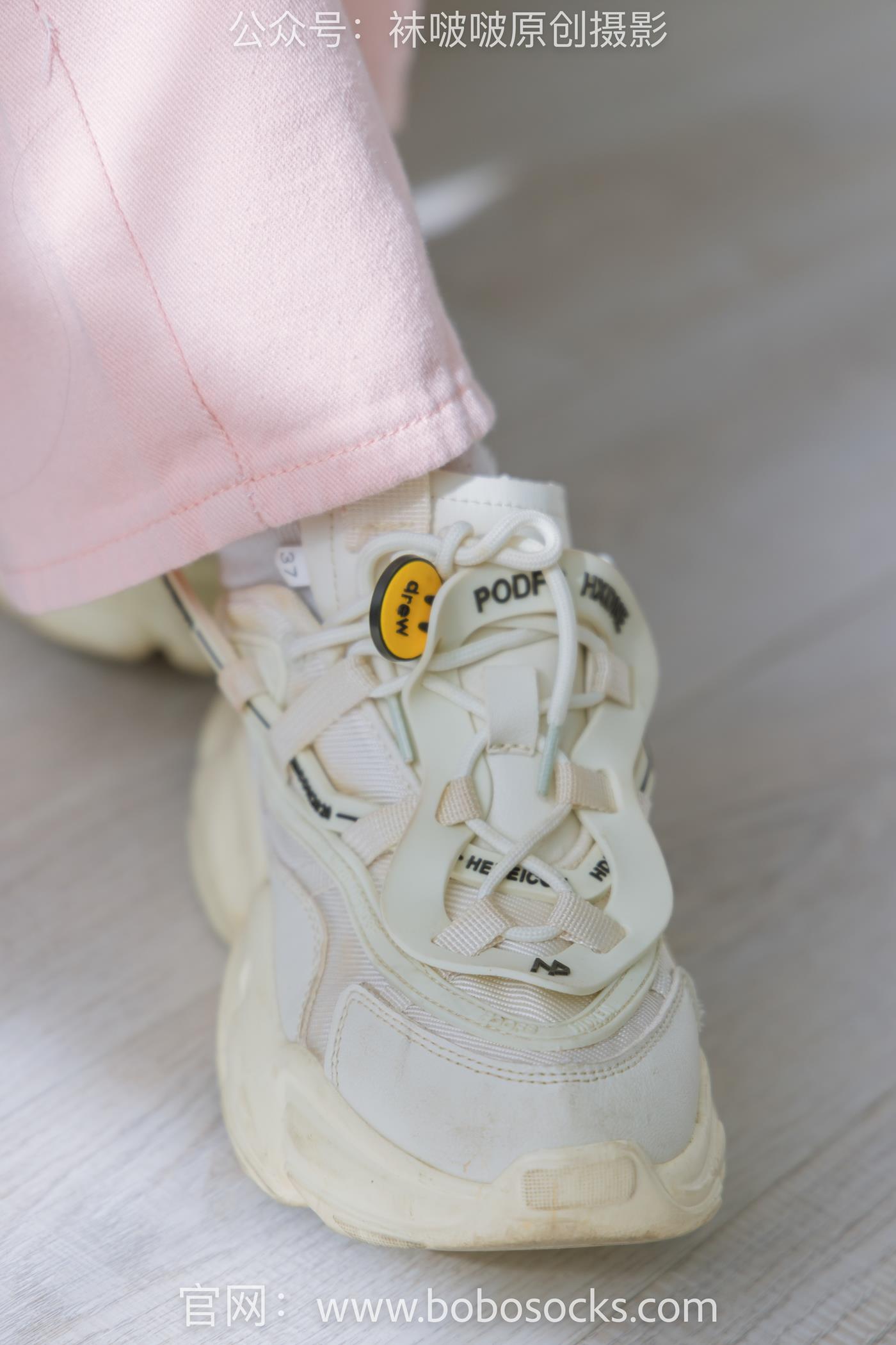 图片[38]-[BoBoSocks袜啵啵]NO.141 周周-运动鞋、白棉袜、裸足 (1) [84P] – 速更版-美库