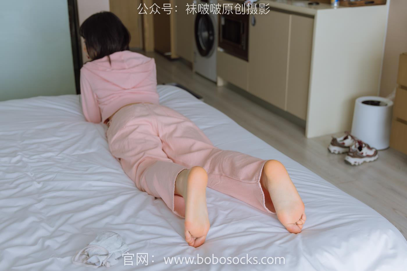 图片[28]-[BoBoSocks袜啵啵]NO.141 周周-运动鞋、白棉袜、裸足 (2) [56P] – 速更版-美库