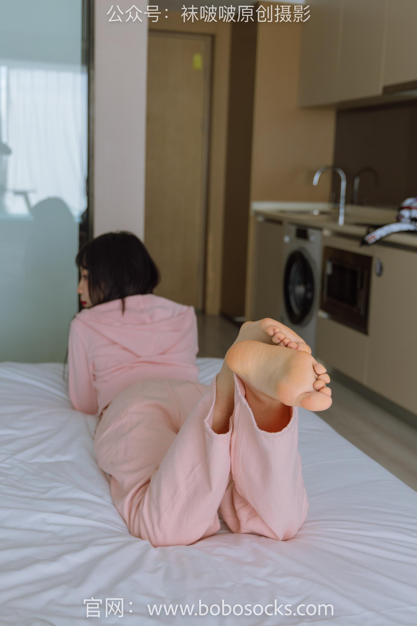 图片[29]-[BoBoSocks袜啵啵]NO.141 周周-运动鞋、白棉袜、裸足 (2) [56P] – 速更版-美库