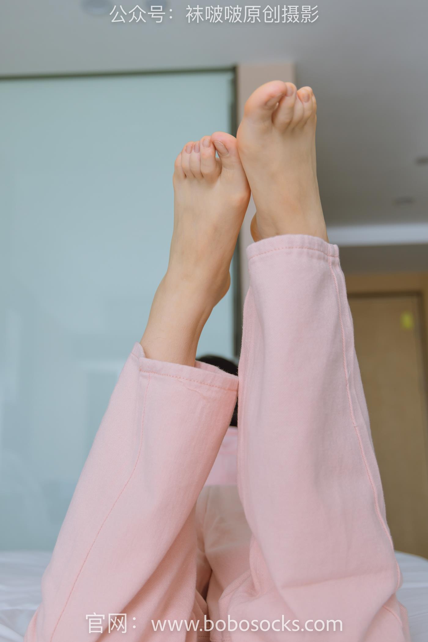 图片[34]-[BoBoSocks袜啵啵]NO.141 周周-运动鞋、白棉袜、裸足 (2) [56P] – 速更版-美库