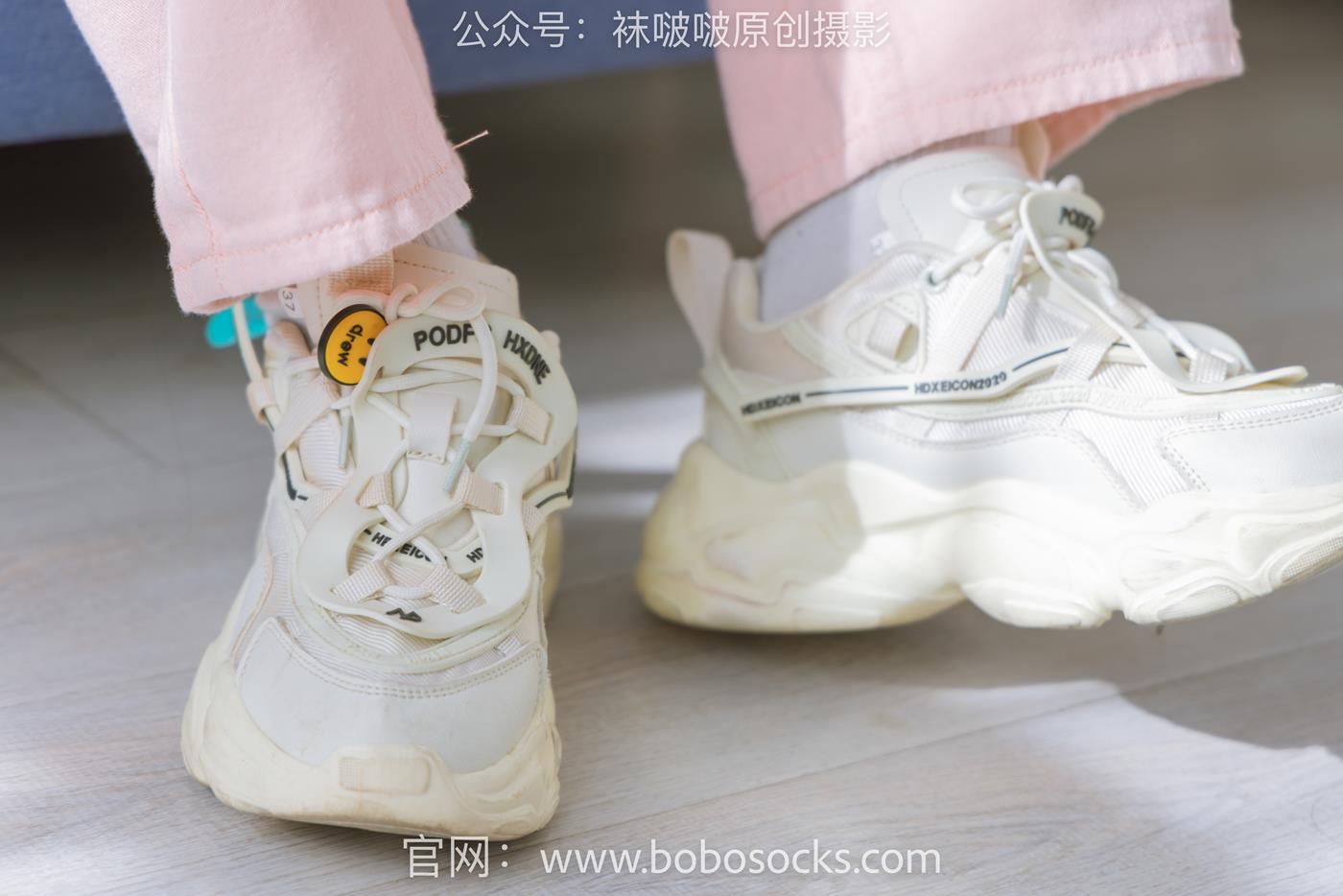 图片[52]-[BoBoSocks袜啵啵]NO.141 周周-运动鞋、白棉袜、裸足 (1) [84P] – 速更版-美库