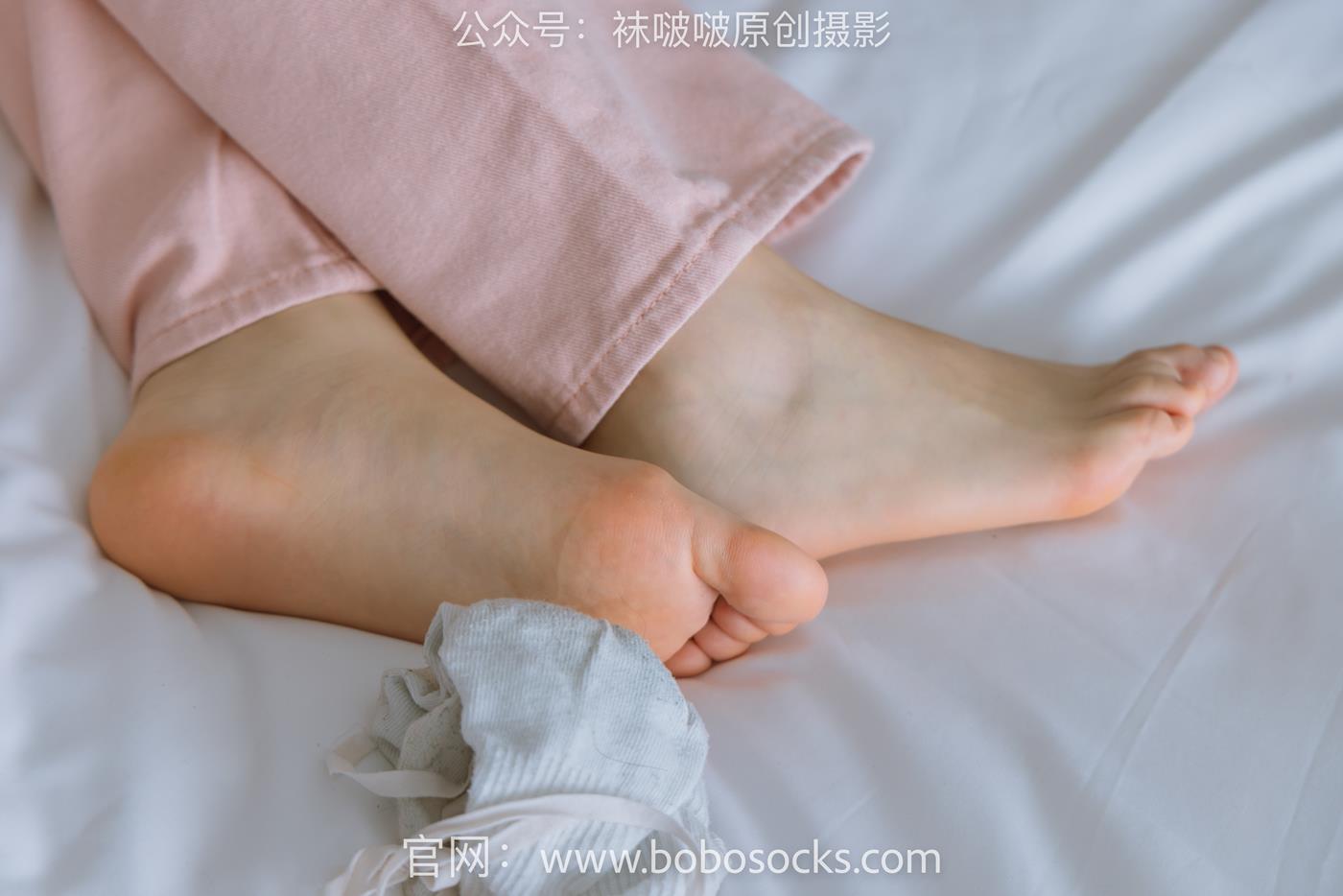 图片[47]-[BoBoSocks袜啵啵]NO.141 周周-运动鞋、白棉袜、裸足 (2) [56P] – 速更版-美库