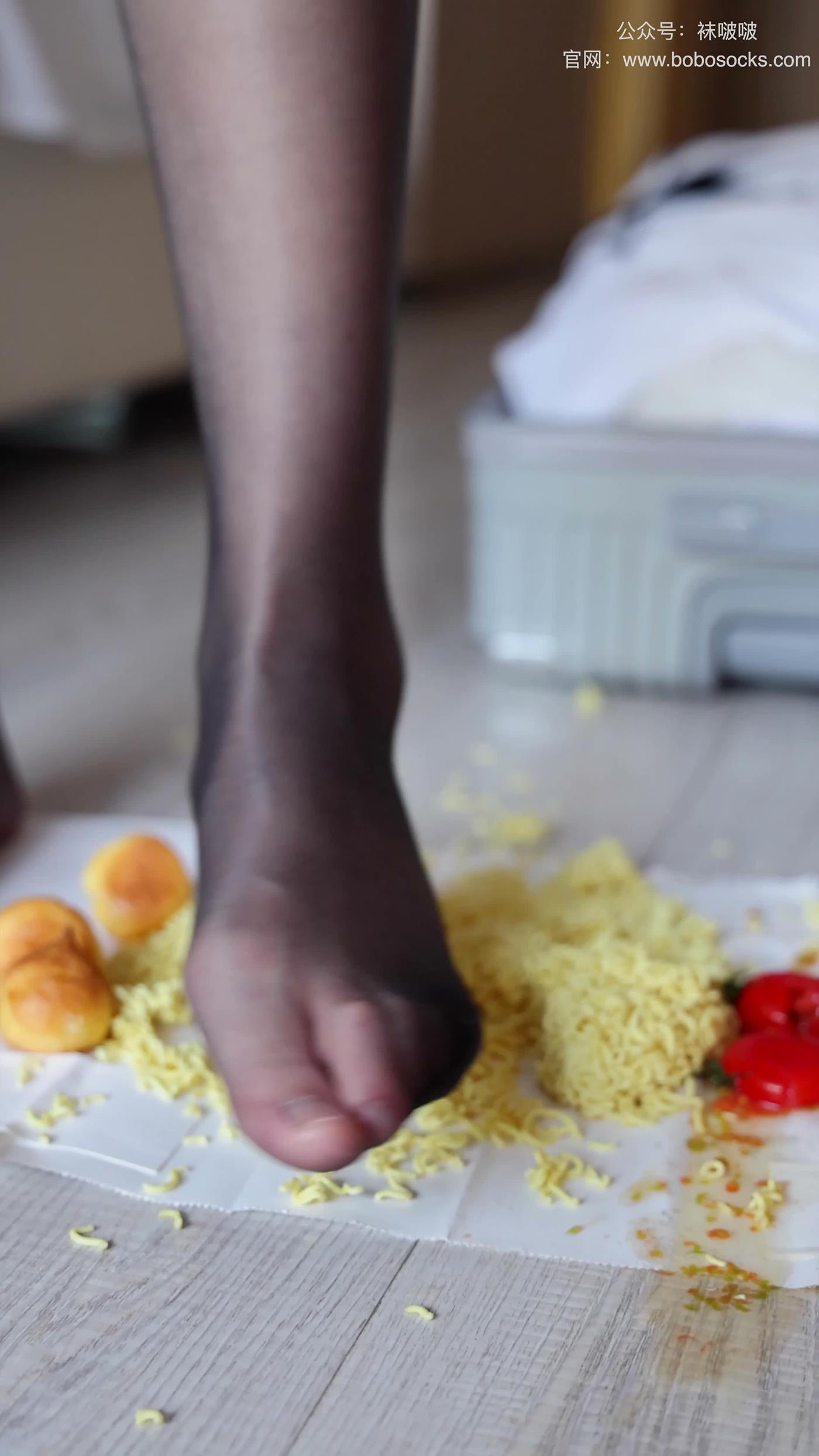 图片[19]-[BoBoSocks袜啵啵]积分限定作品 NO.003 小甜豆-小魔女装、高跟凉鞋、油亮黑丝、踩东西剧情[39P] – 速更版-美库