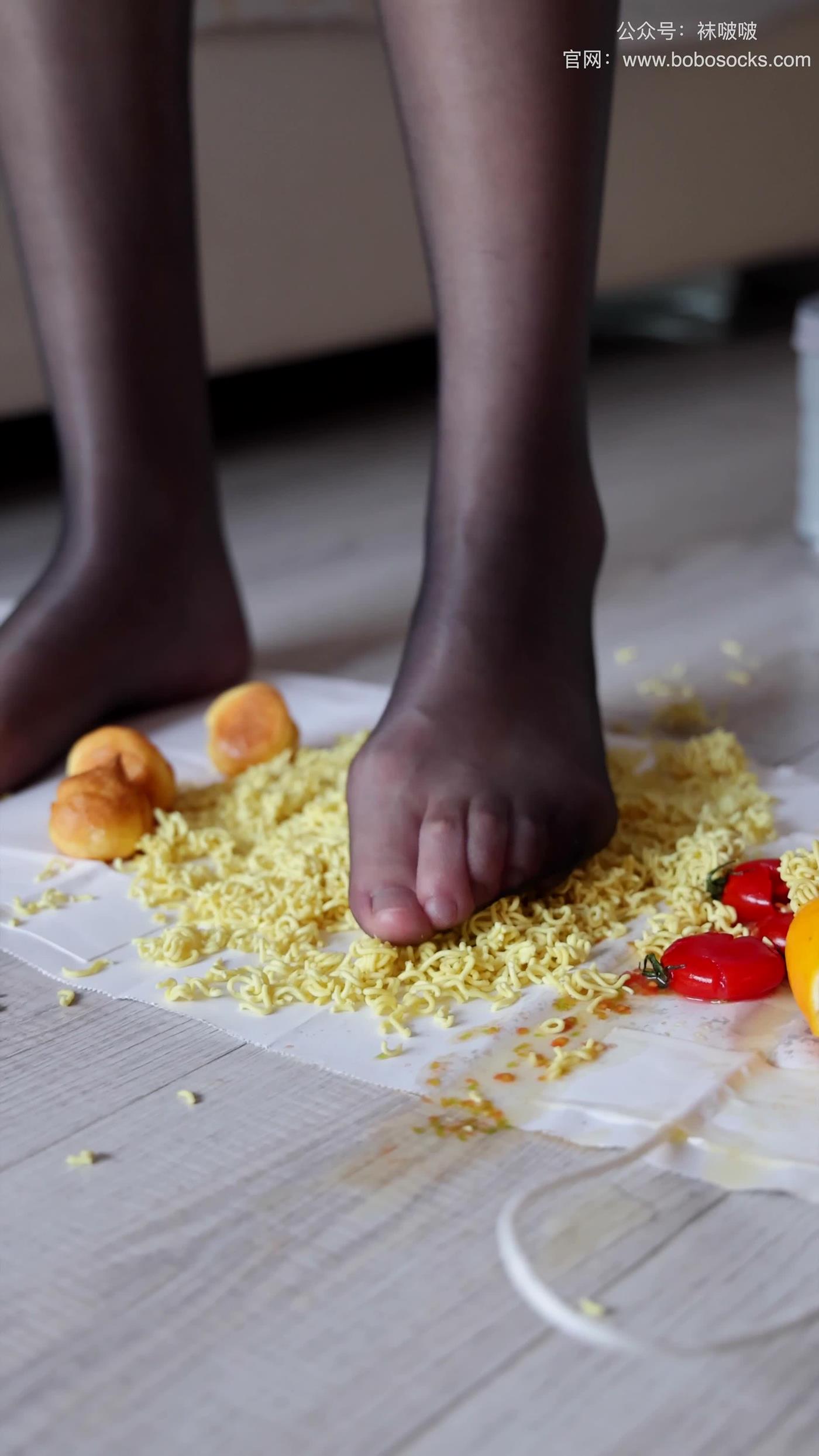 图片[21]-[BoBoSocks袜啵啵]积分限定作品 NO.003 小甜豆-小魔女装、高跟凉鞋、油亮黑丝、踩东西剧情[39P] – 速更版-美库