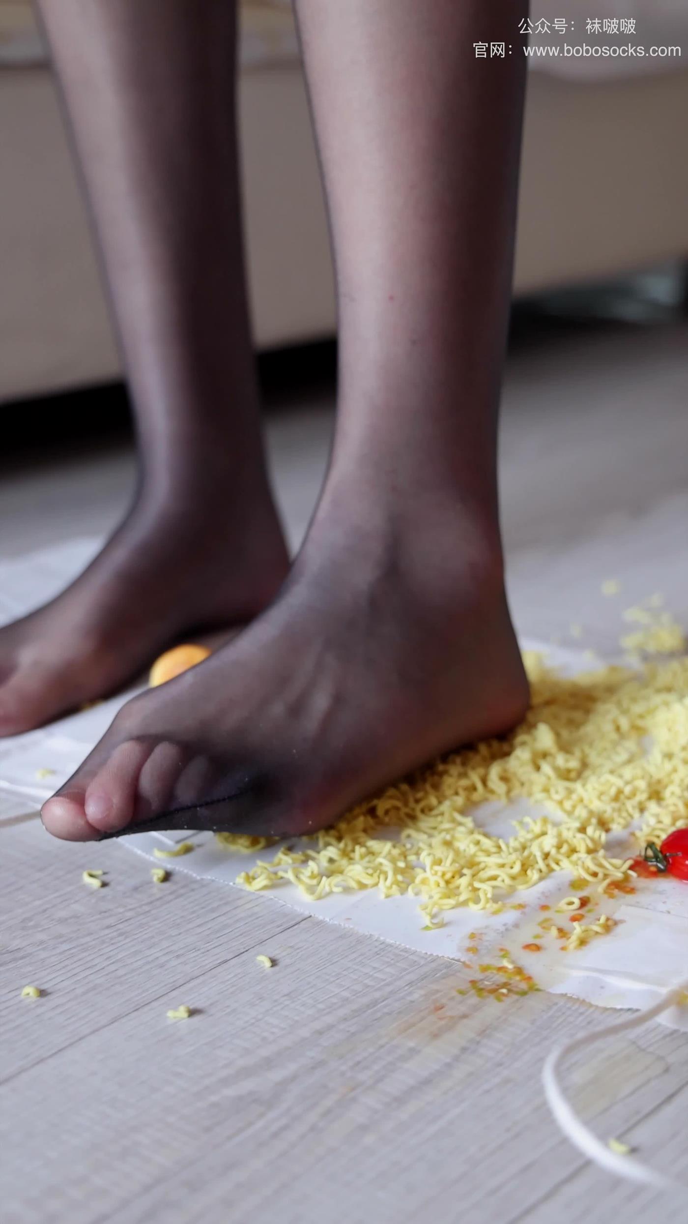 图片[22]-[BoBoSocks袜啵啵]积分限定作品 NO.003 小甜豆-小魔女装、高跟凉鞋、油亮黑丝、踩东西剧情[39P] – 速更版-美库