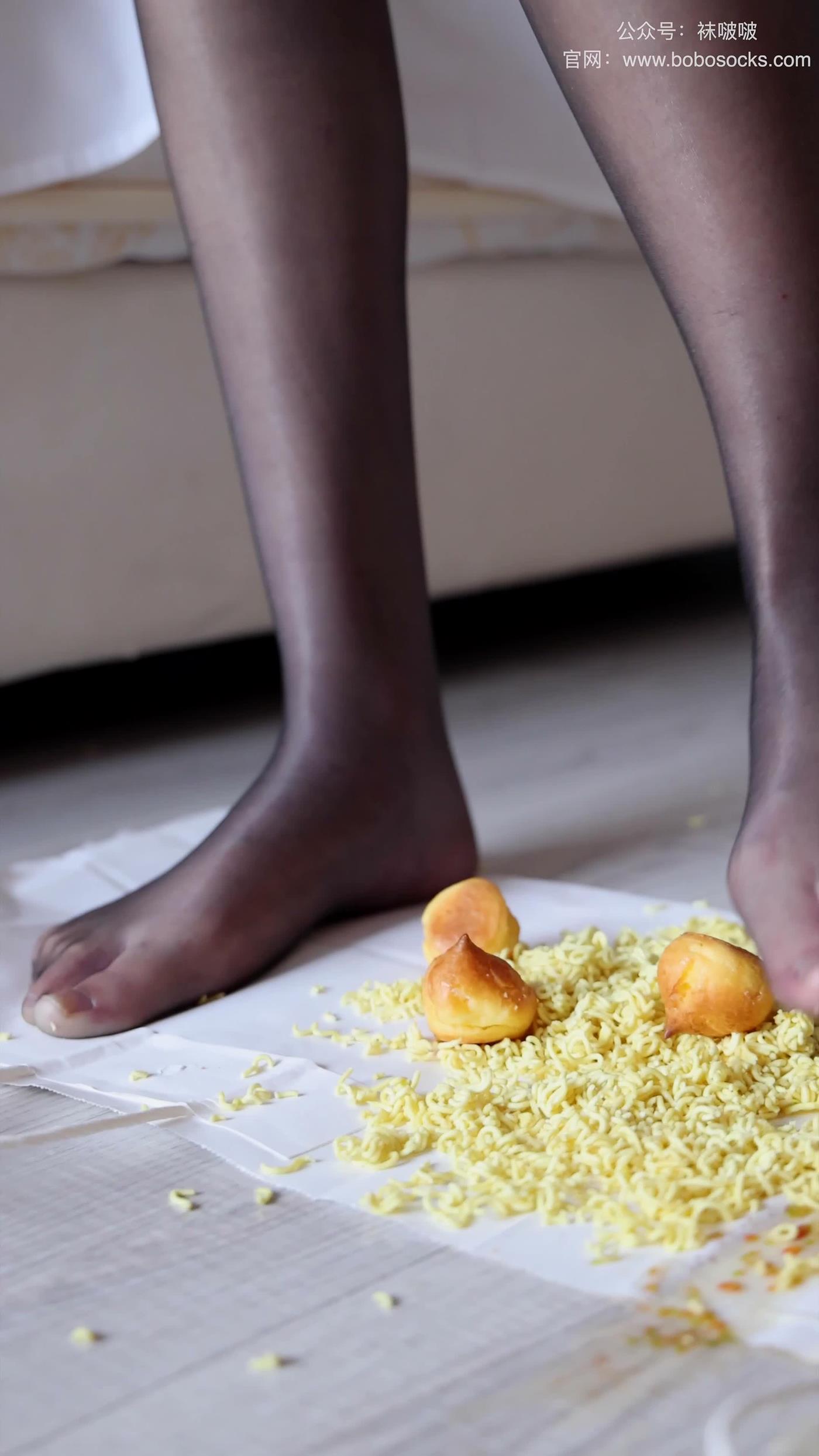 图片[23]-[BoBoSocks袜啵啵]积分限定作品 NO.003 小甜豆-小魔女装、高跟凉鞋、油亮黑丝、踩东西剧情[39P] – 速更版-美库
