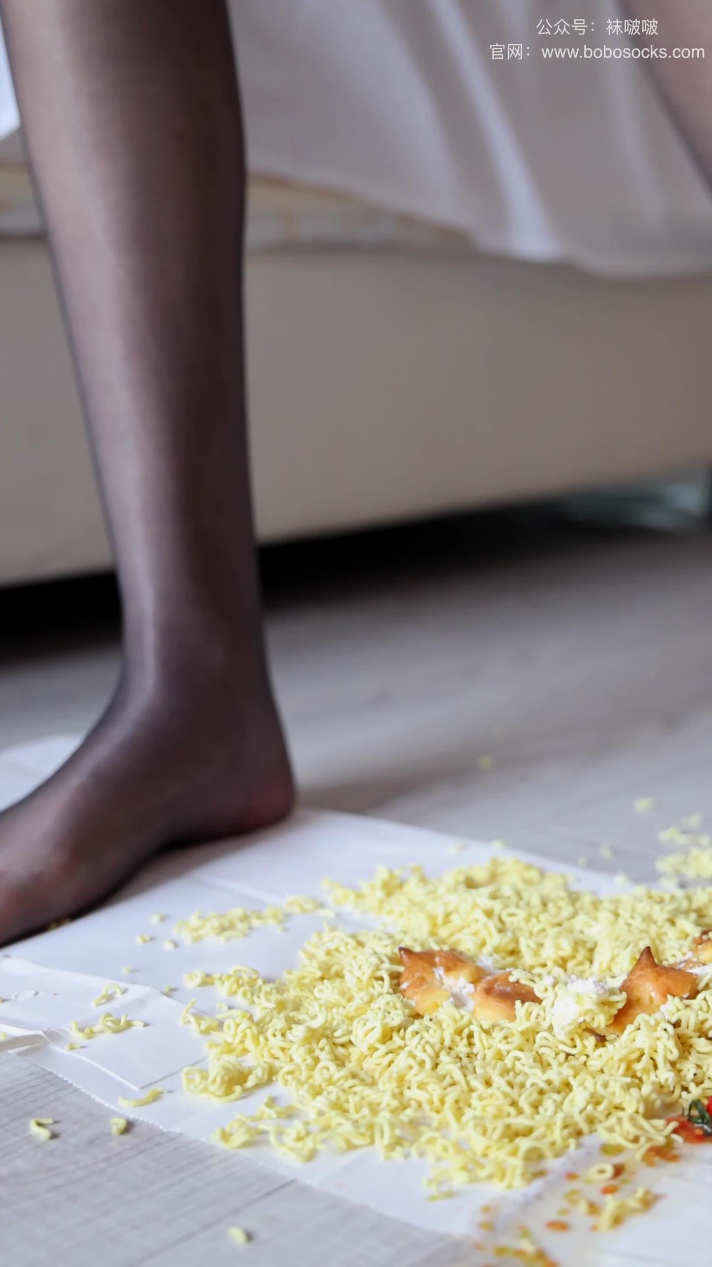 图片[24]-[BoBoSocks袜啵啵]积分限定作品 NO.003 小甜豆-小魔女装、高跟凉鞋、油亮黑丝、踩东西剧情[39P] – 速更版-美库