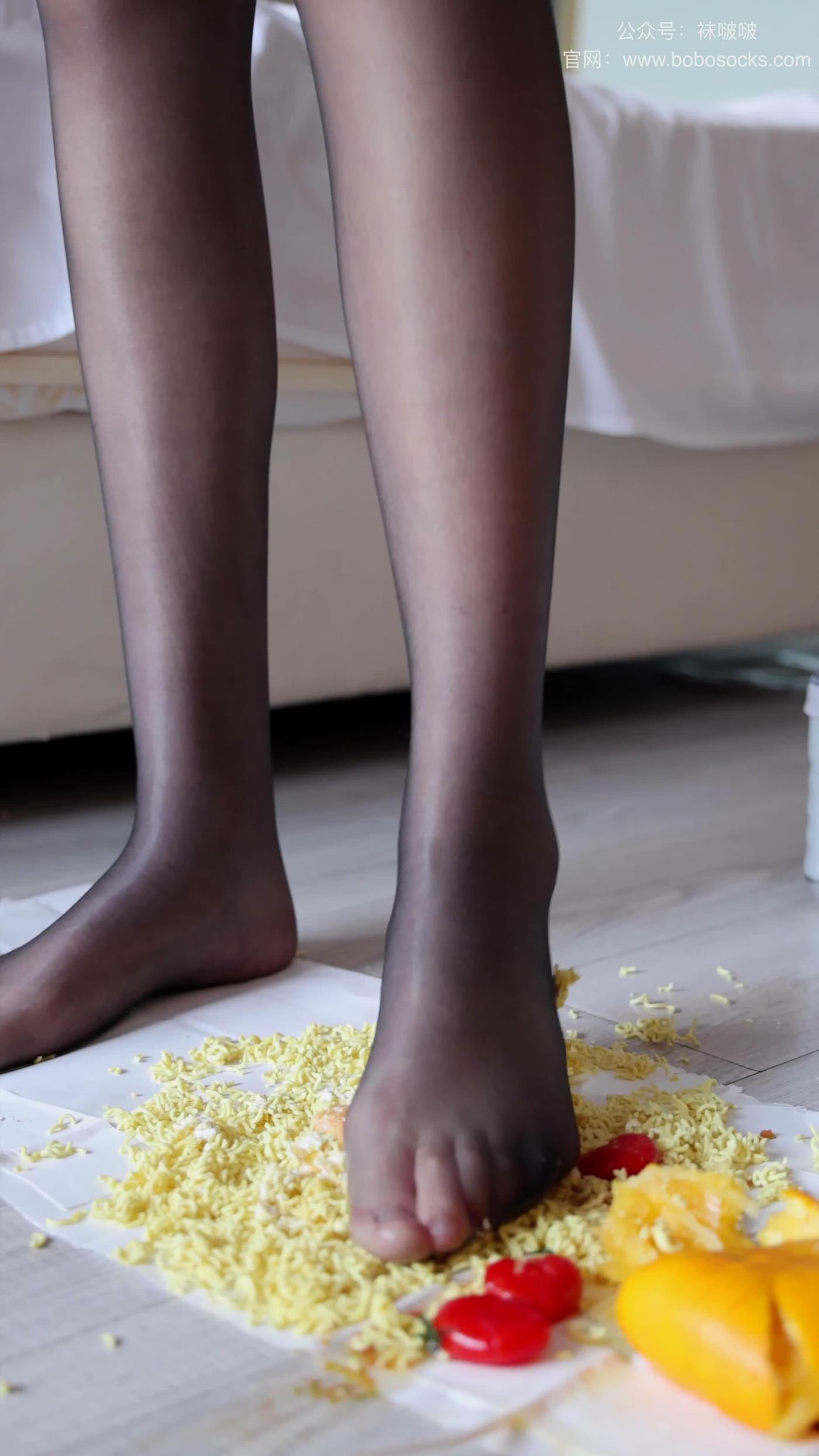 图片[30]-[BoBoSocks袜啵啵]积分限定作品 NO.003 小甜豆-小魔女装、高跟凉鞋、油亮黑丝、踩东西剧情[39P] – 速更版-美库