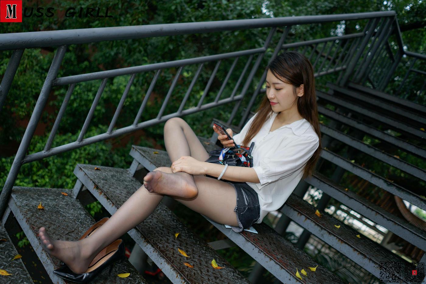图片[24]-[MussGirl慕丝女郎]NO.274 绿茵楼梯 (1) [60P] – 速更版-美库