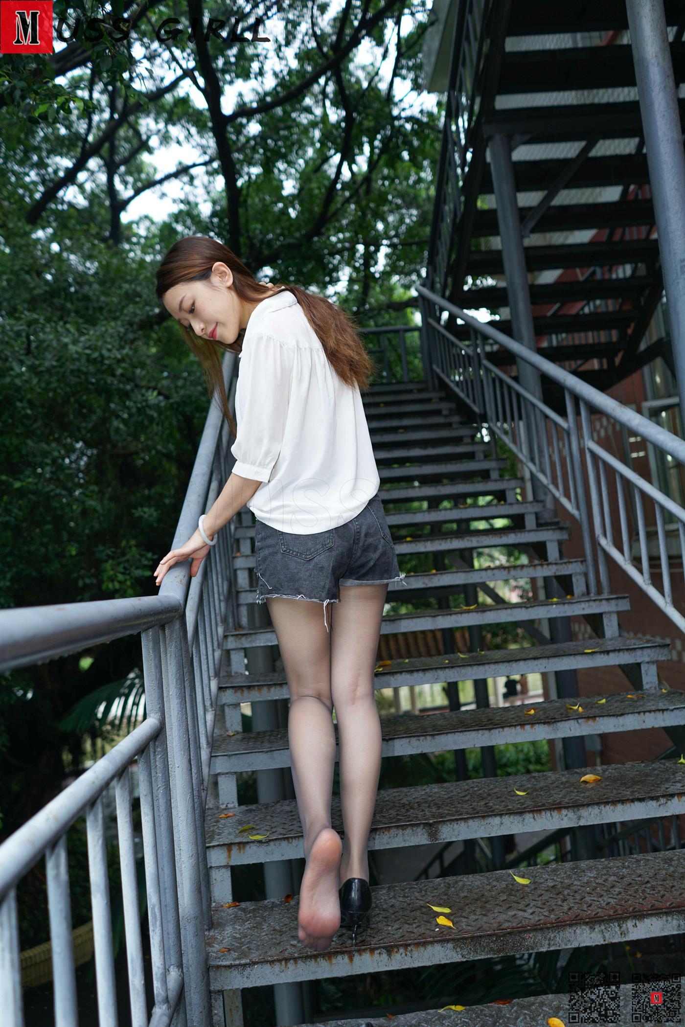 图片[33]-[MussGirl慕丝女郎]NO.274 绿茵楼梯 (1) [60P] – 速更版-美库
