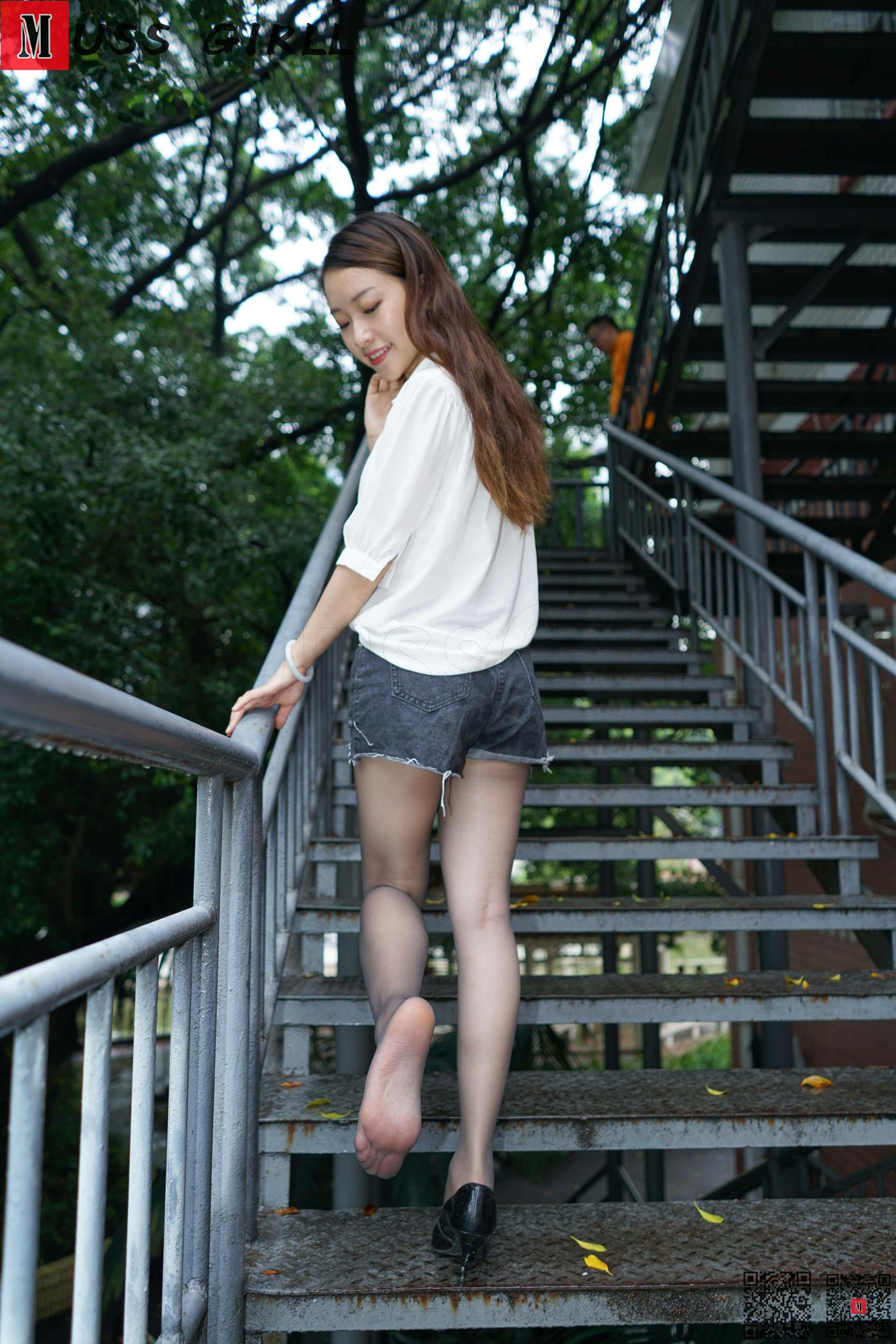 图片[35]-[MussGirl慕丝女郎]NO.274 绿茵楼梯 (1) [60P] – 速更版-美库