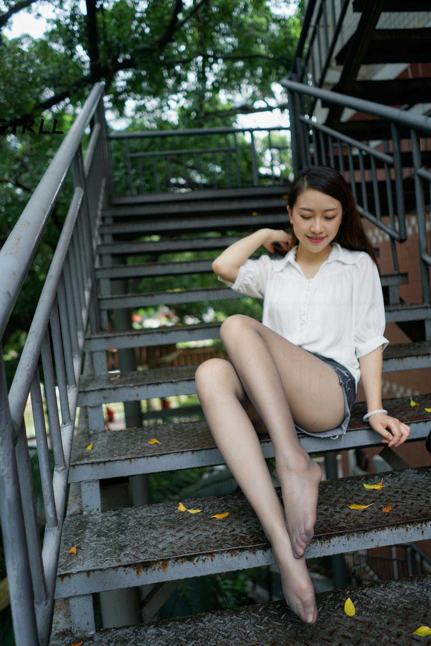 图片[24]-[MussGirl慕丝女郎]NO.274 绿茵楼梯 (2) [51P] – 速更版-美库