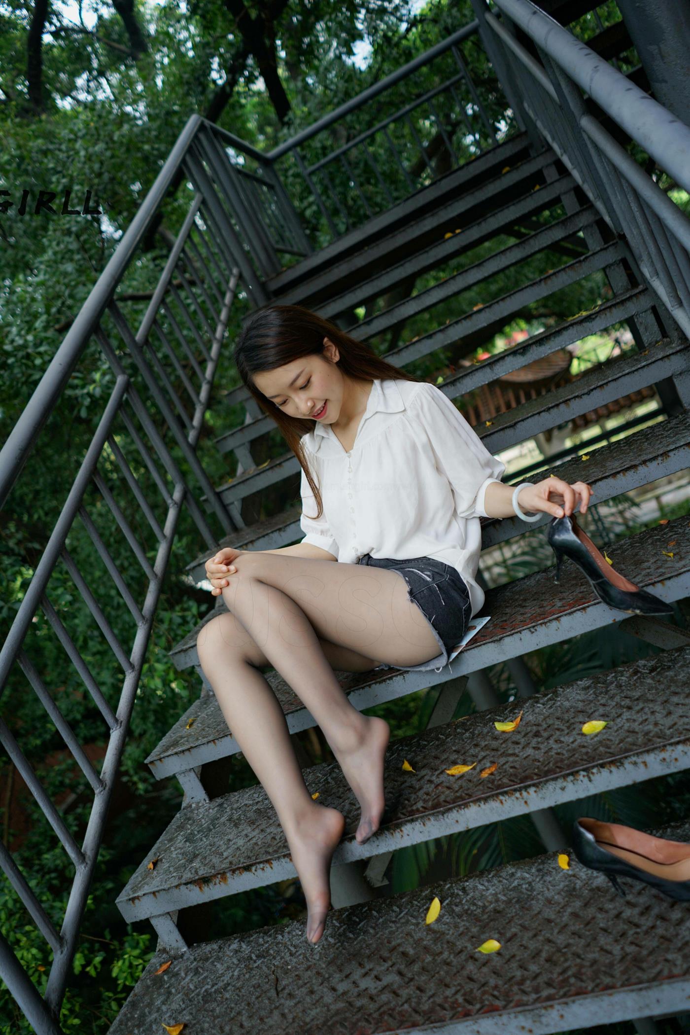 图片[28]-[MussGirl慕丝女郎]NO.274 绿茵楼梯 (2) [51P] – 速更版-美库