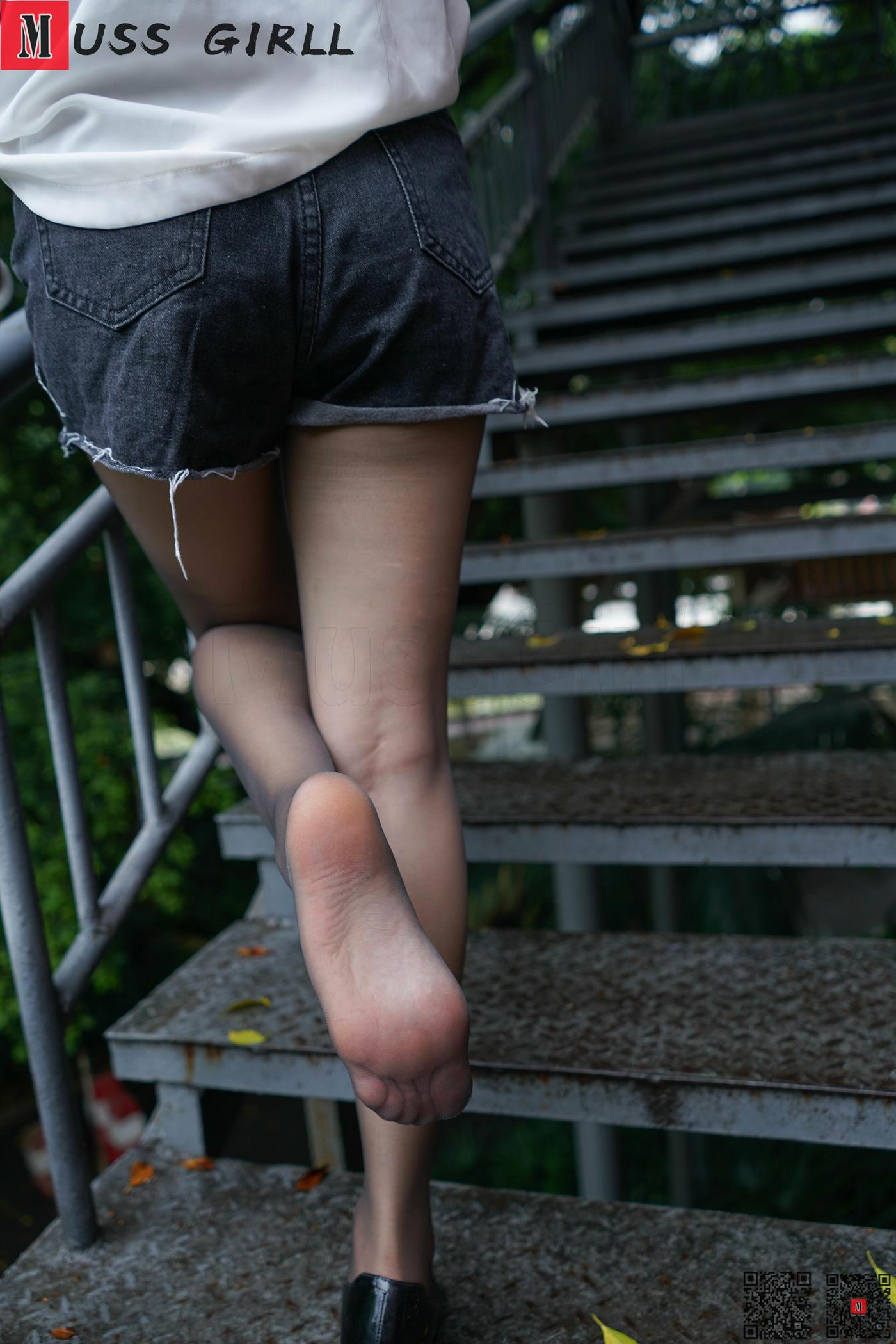 图片[42]-[MussGirl慕丝女郎]NO.274 绿茵楼梯 (1) [60P] – 速更版-美库