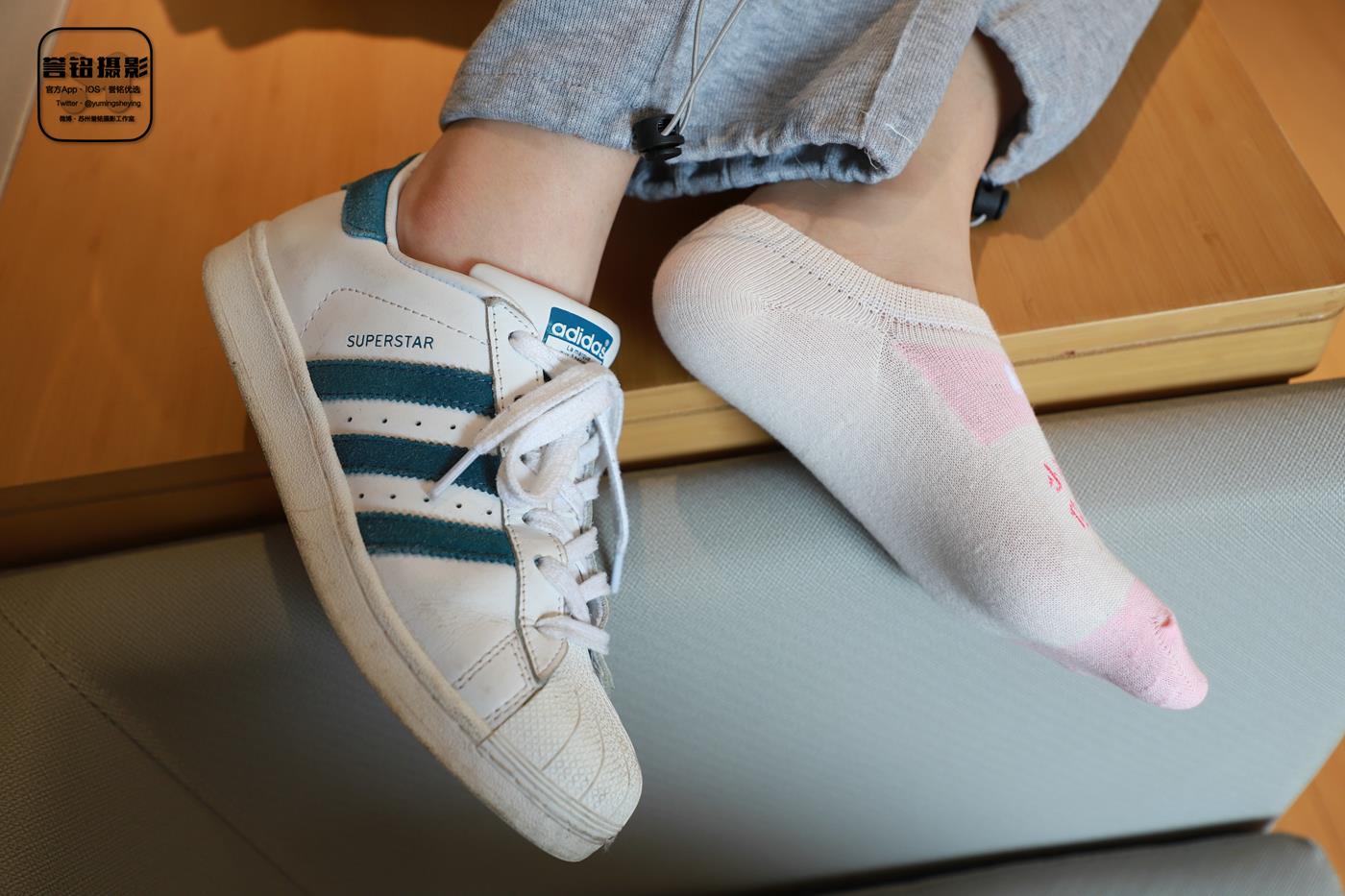 图片[32]-[誉铭传媒]袜足摄影 2022年《2022微信群第5套》[90P] – 速更版-美库