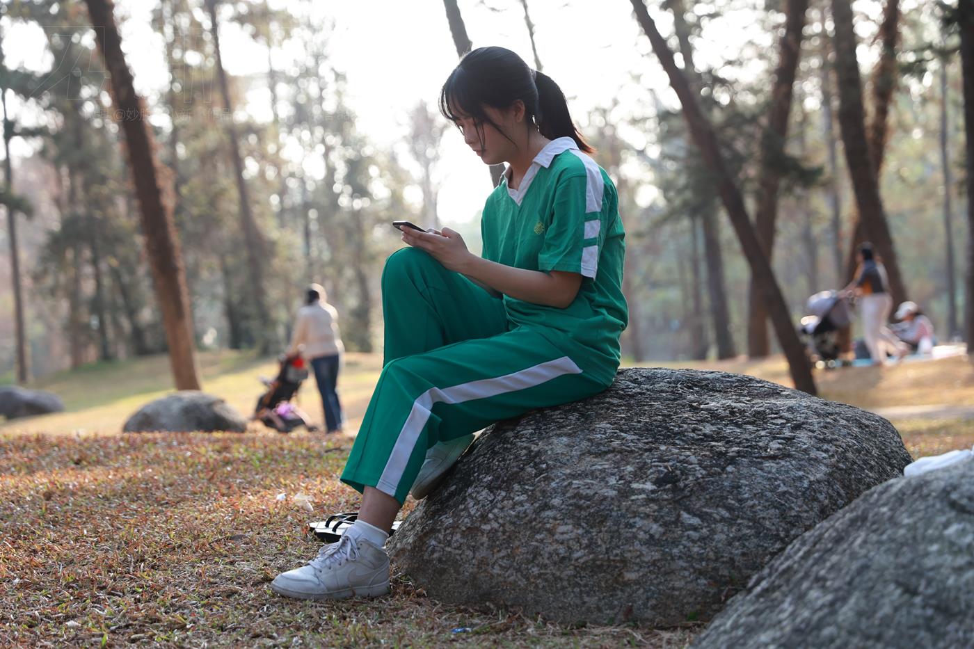 图片[23]-[见新摄影]NO.043 与小姐姐约拍植物园，逆光真的是美极了 (4) [42P] – 速更版-美库