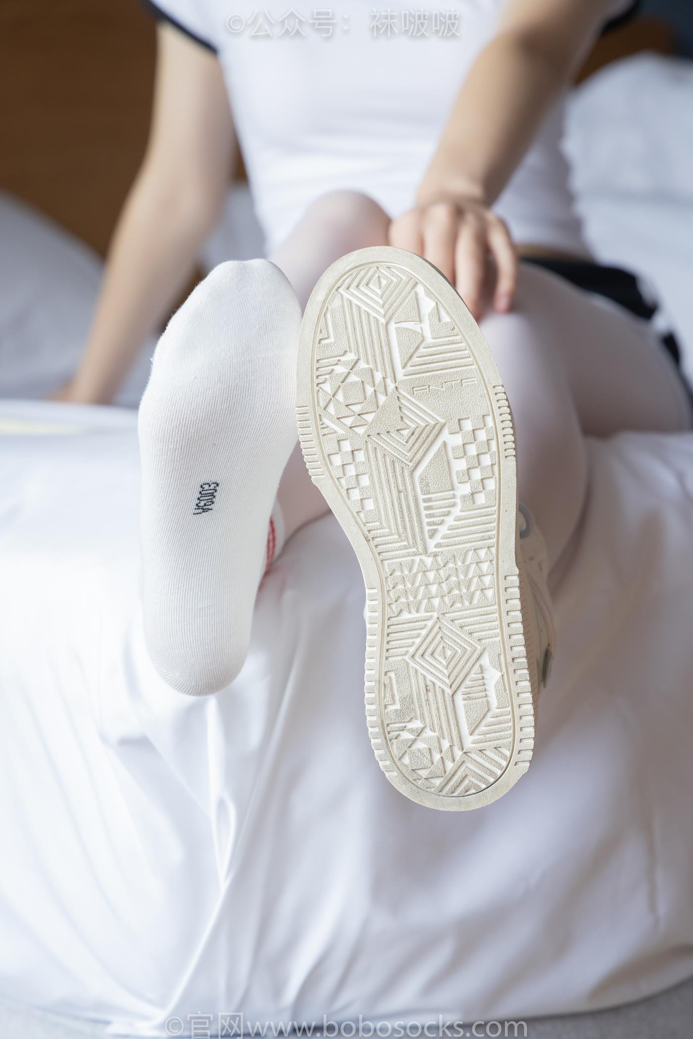 图片[34]-[BoBoSocks袜啵啵]积分限定作品 NO.004 熊熊-板鞋、白棉袜、白丝 (1) [P] – 速更版-美库