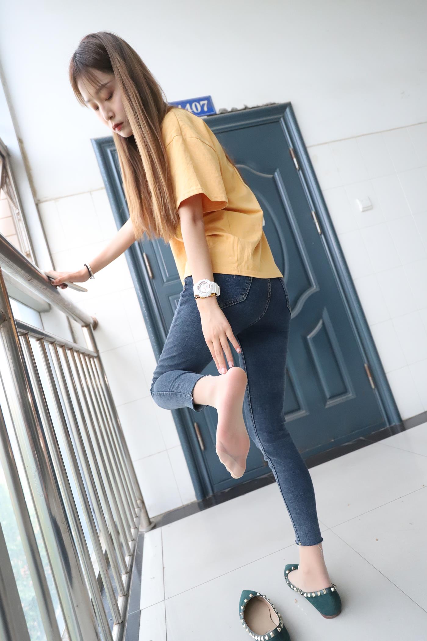 图片[11]-大西瓜爱牙膏-2020 01X活动 模特1（一） 教室牛仔裤里丝 (1) [84P] – 速更版-美库