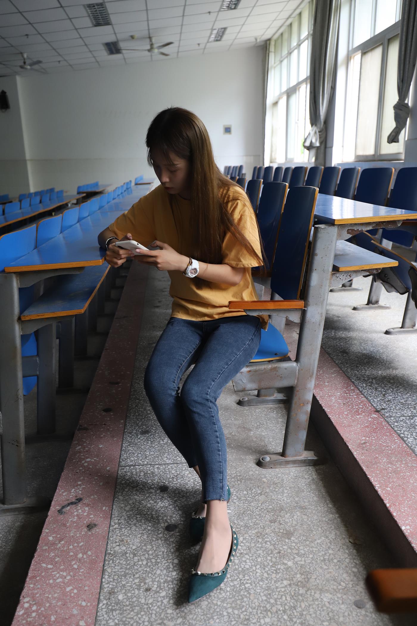 图片[16]-大西瓜爱牙膏-2020 01X活动 模特1（一） 教室牛仔裤里丝 (1) [84P] – 速更版-美库