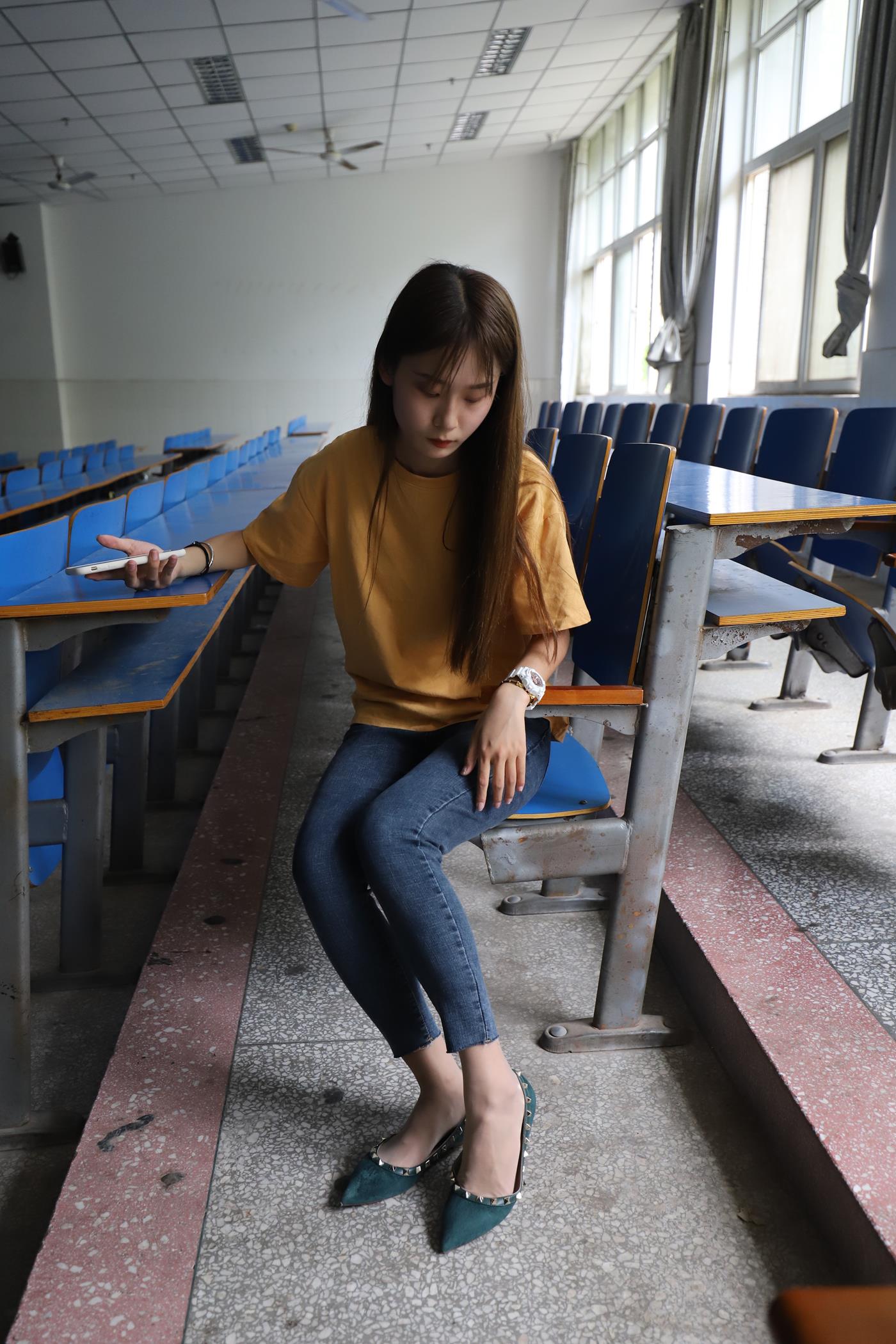 图片[18]-大西瓜爱牙膏-2020 01X活动 模特1（一） 教室牛仔裤里丝 (1) [84P] – 速更版-美库