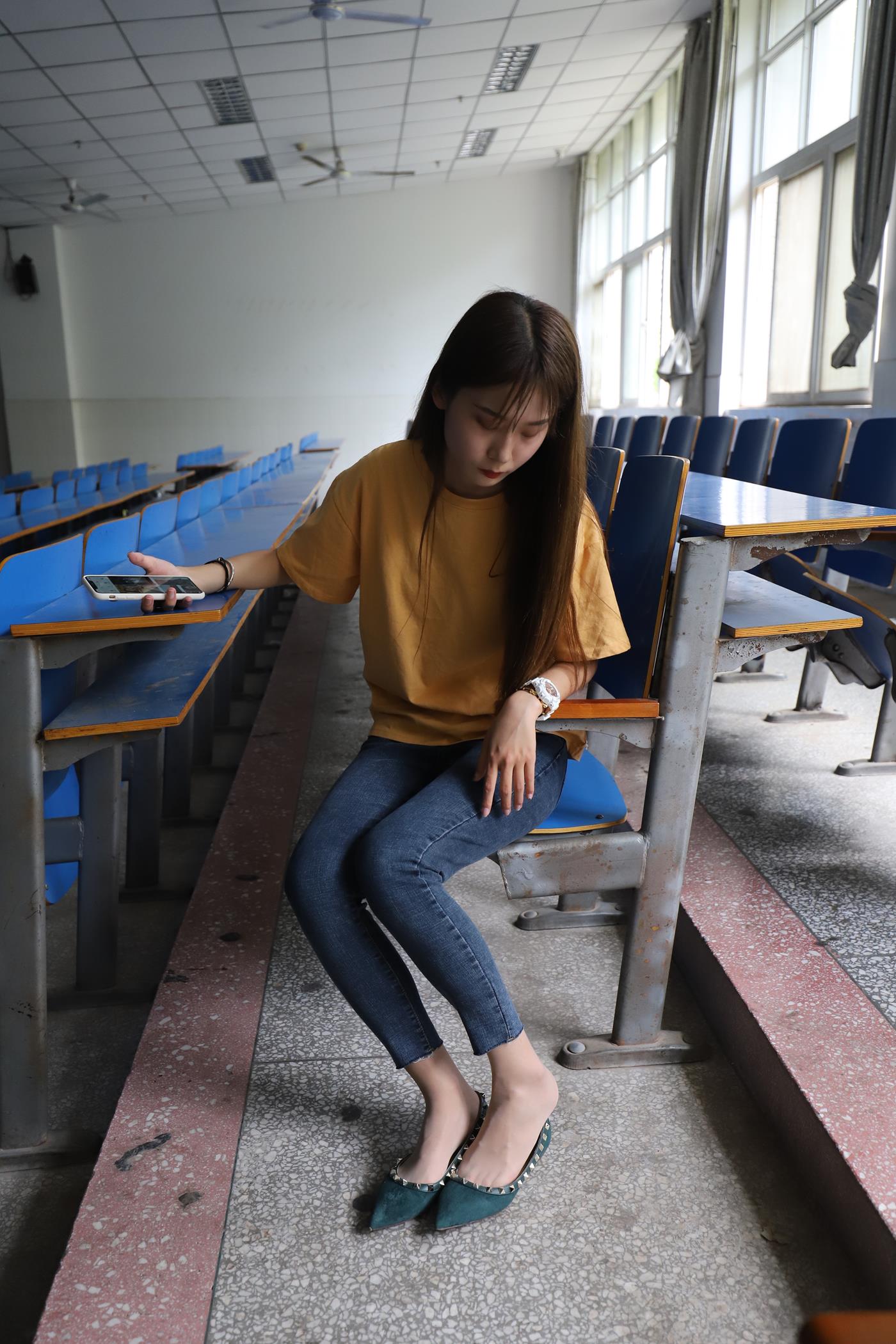 图片[21]-大西瓜爱牙膏-2020 01X活动 模特1（一） 教室牛仔裤里丝 (1) [84P] – 速更版-美库