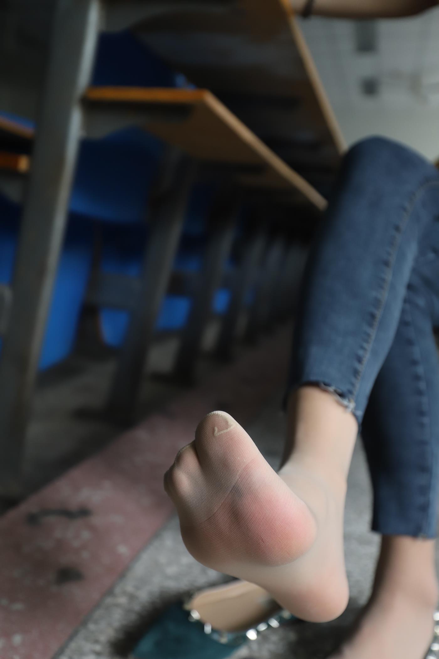 图片[24]-大西瓜爱牙膏-2020 01X活动 模特1（一） 教室牛仔裤里丝 (1) [84P] – 速更版-美库