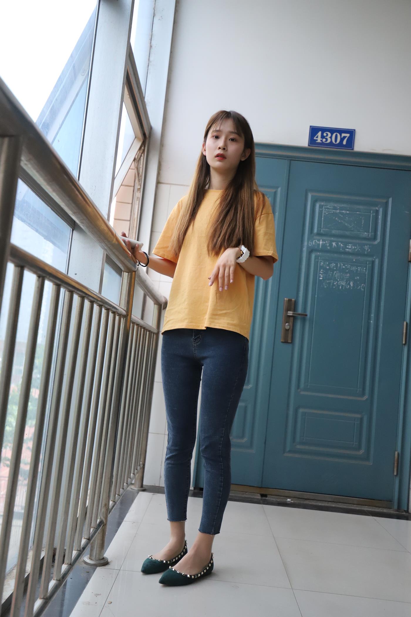 图片[34]-大西瓜爱牙膏-2020 01X活动 模特1（一） 教室牛仔裤里丝 (1) [84P] – 速更版-美库