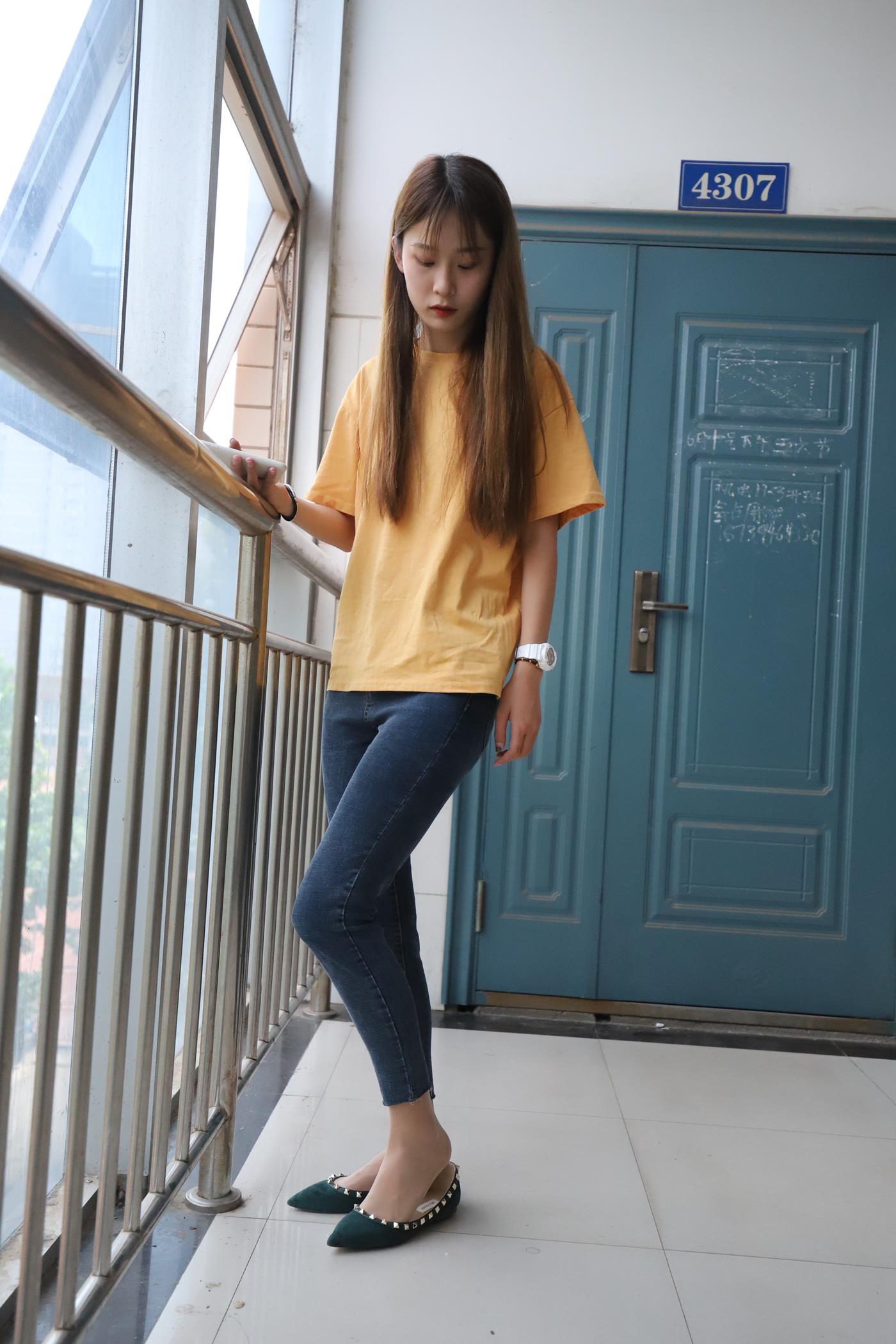 图片[35]-大西瓜爱牙膏-2020 01X活动 模特1（一） 教室牛仔裤里丝 (1) [84P] – 速更版-美库