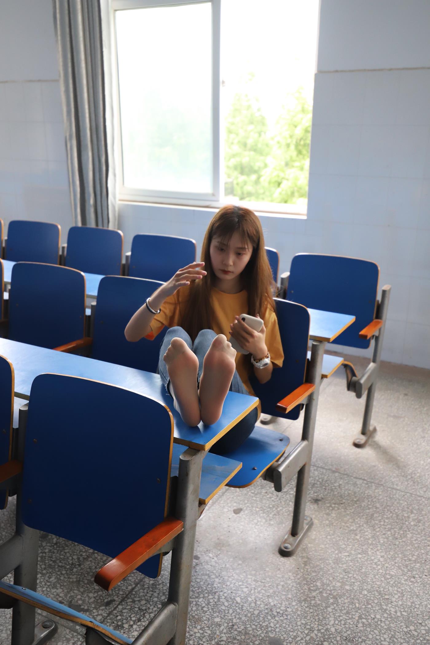 图片[26]-大西瓜爱牙膏-2020 01X活动 模特1（一） 教室牛仔裤里丝 (2) [70P] – 速更版-美库