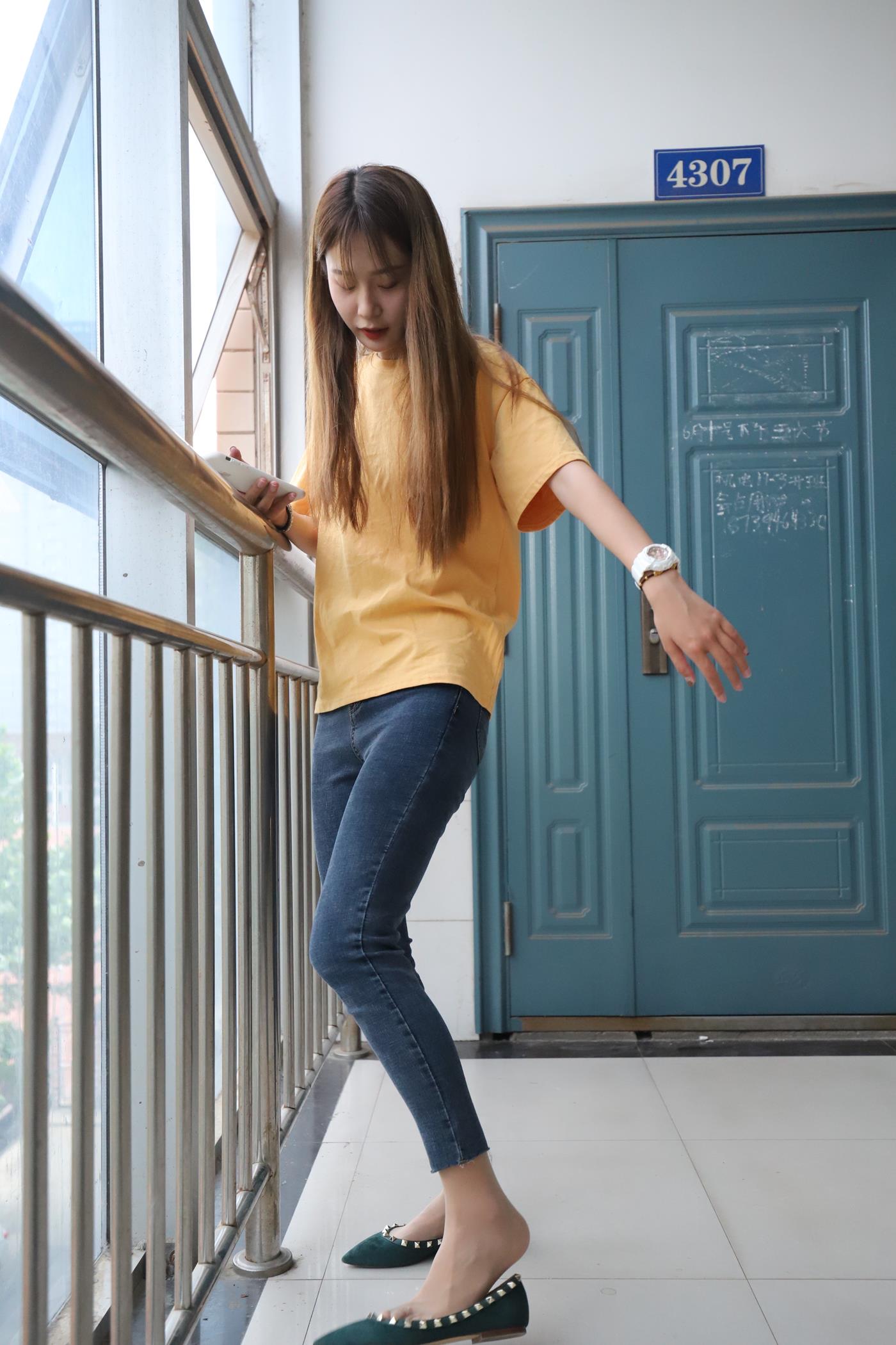 图片[36]-大西瓜爱牙膏-2020 01X活动 模特1（一） 教室牛仔裤里丝 (1) [84P] – 速更版-美库