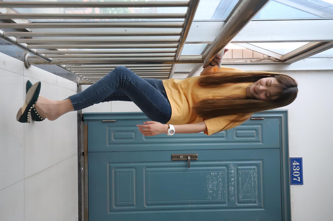 图片[37]-大西瓜爱牙膏-2020 01X活动 模特1（一） 教室牛仔裤里丝 (1) [84P] – 速更版-美库