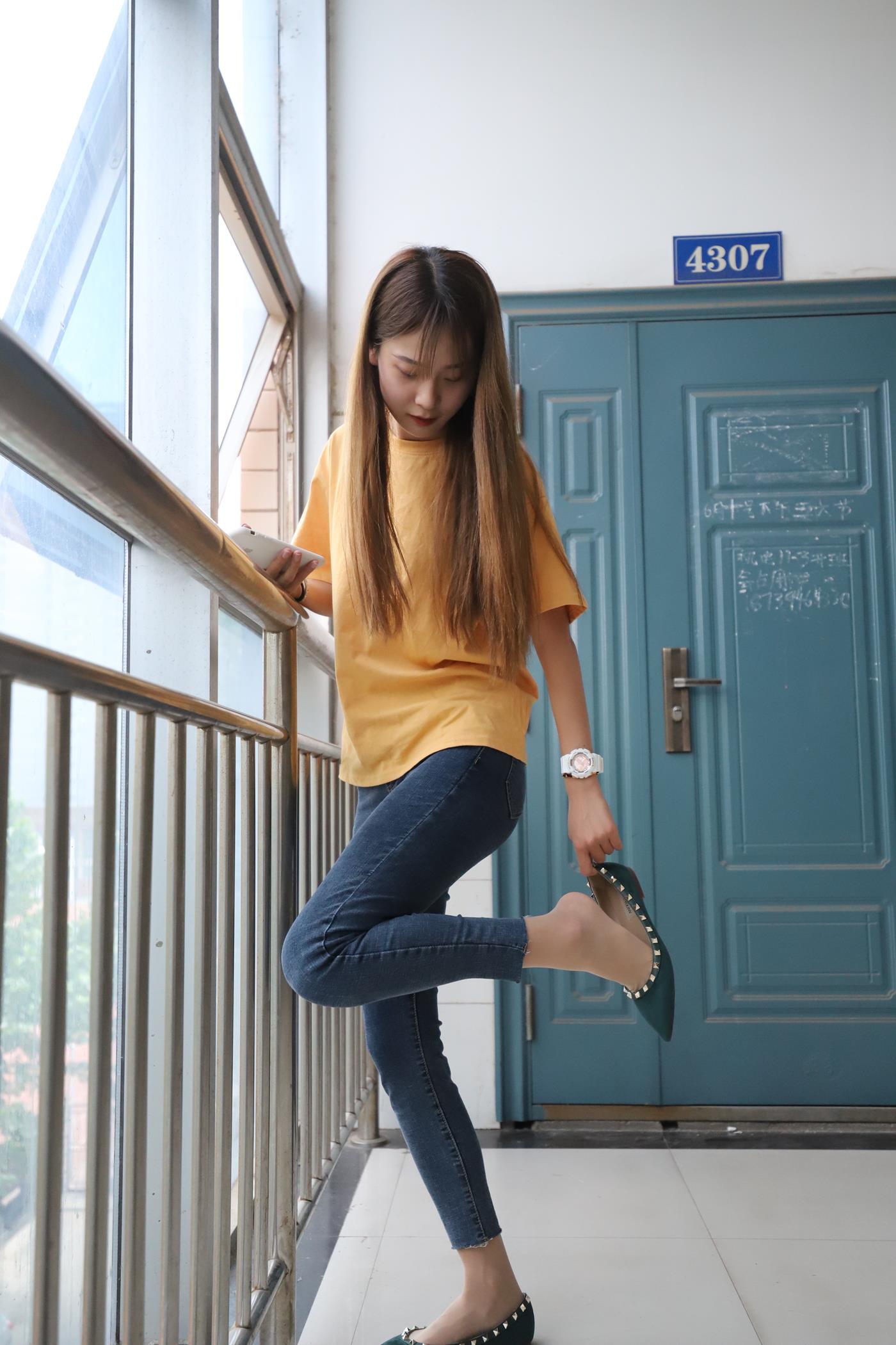 图片[38]-大西瓜爱牙膏-2020 01X活动 模特1（一） 教室牛仔裤里丝 (1) [84P] – 速更版-美库